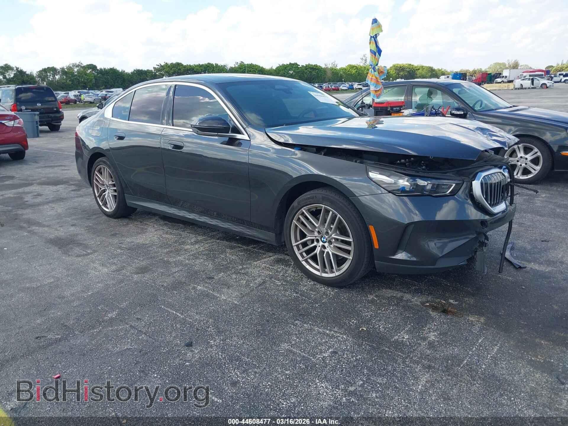 Photo WBA43FJ06SCT35398 - BMW 530I 2025