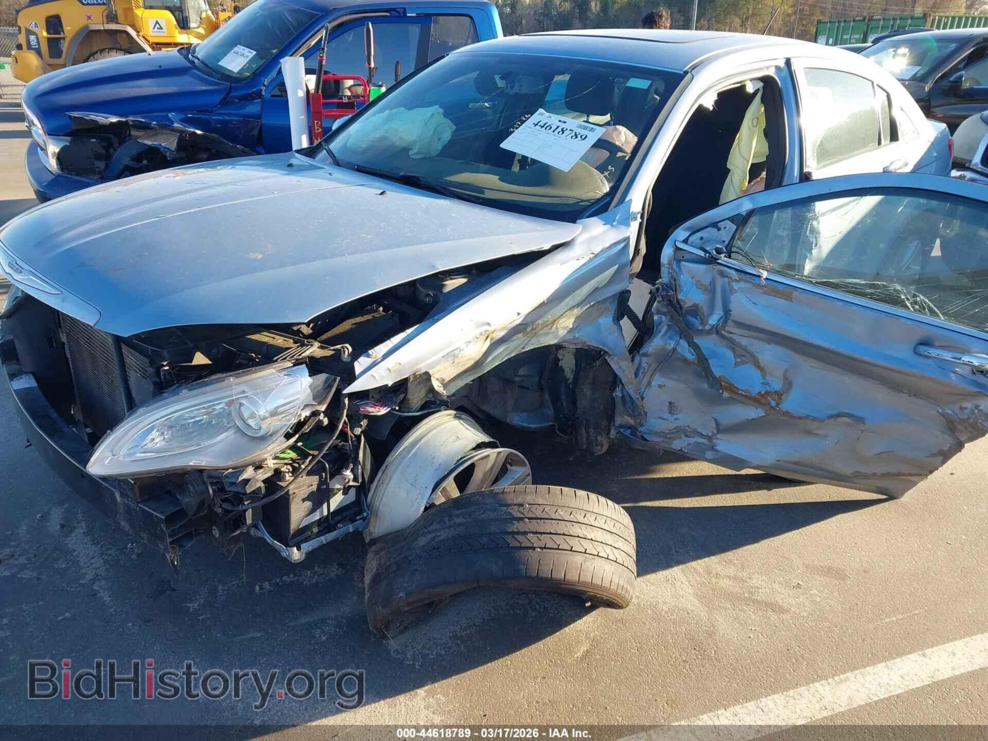 2013 CHRYSLER 200 - VIN: 1C3CCBBB5DN593009 - Фото 2