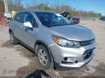 2018 Chevrolet TRAX LS, silver — VIN KL7CJKSB7JB647406, IAAI