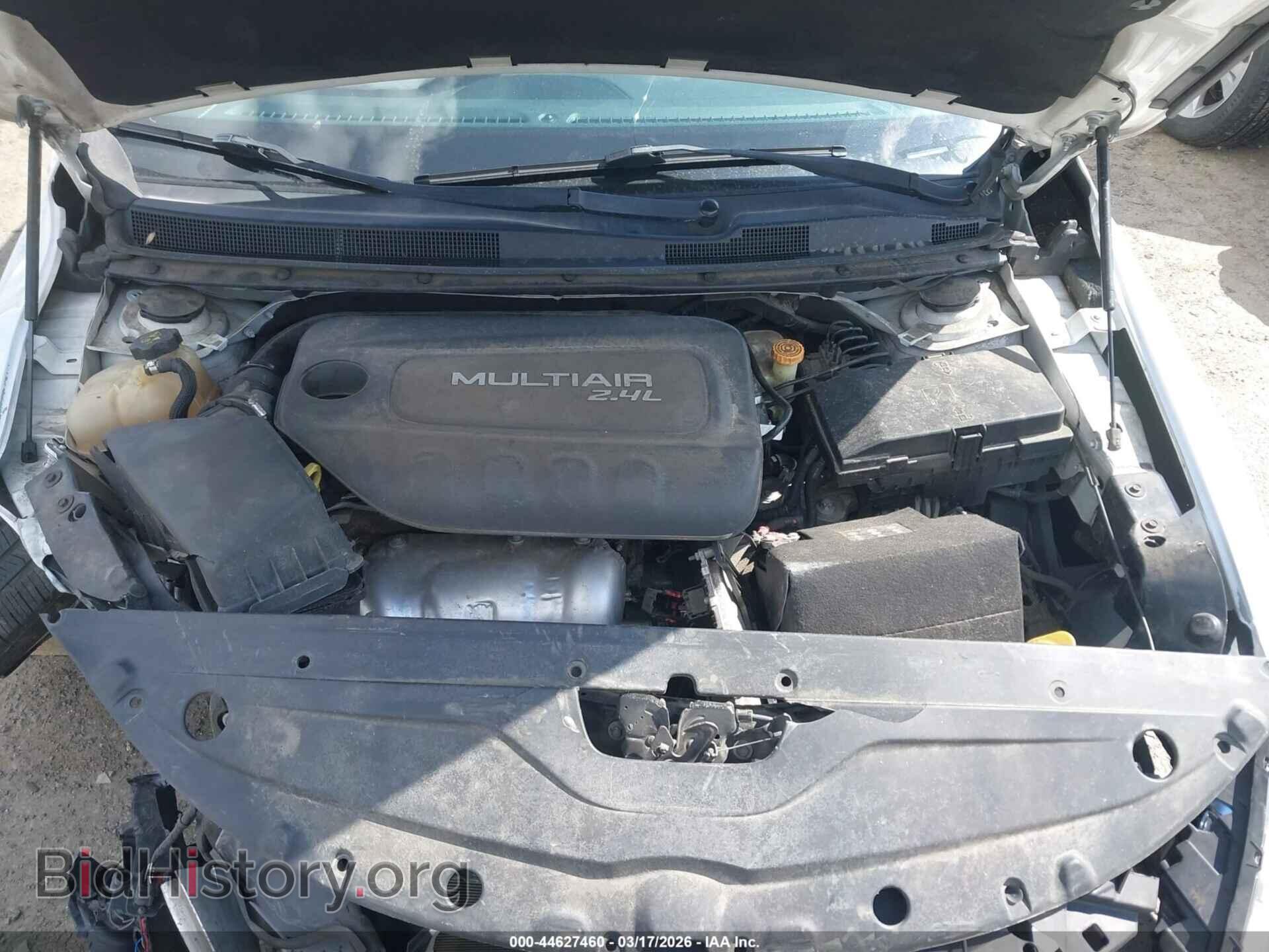 2016 CHRYSLER 200 - VIN: 1C3CCCAB1GN125029 - Фото 10