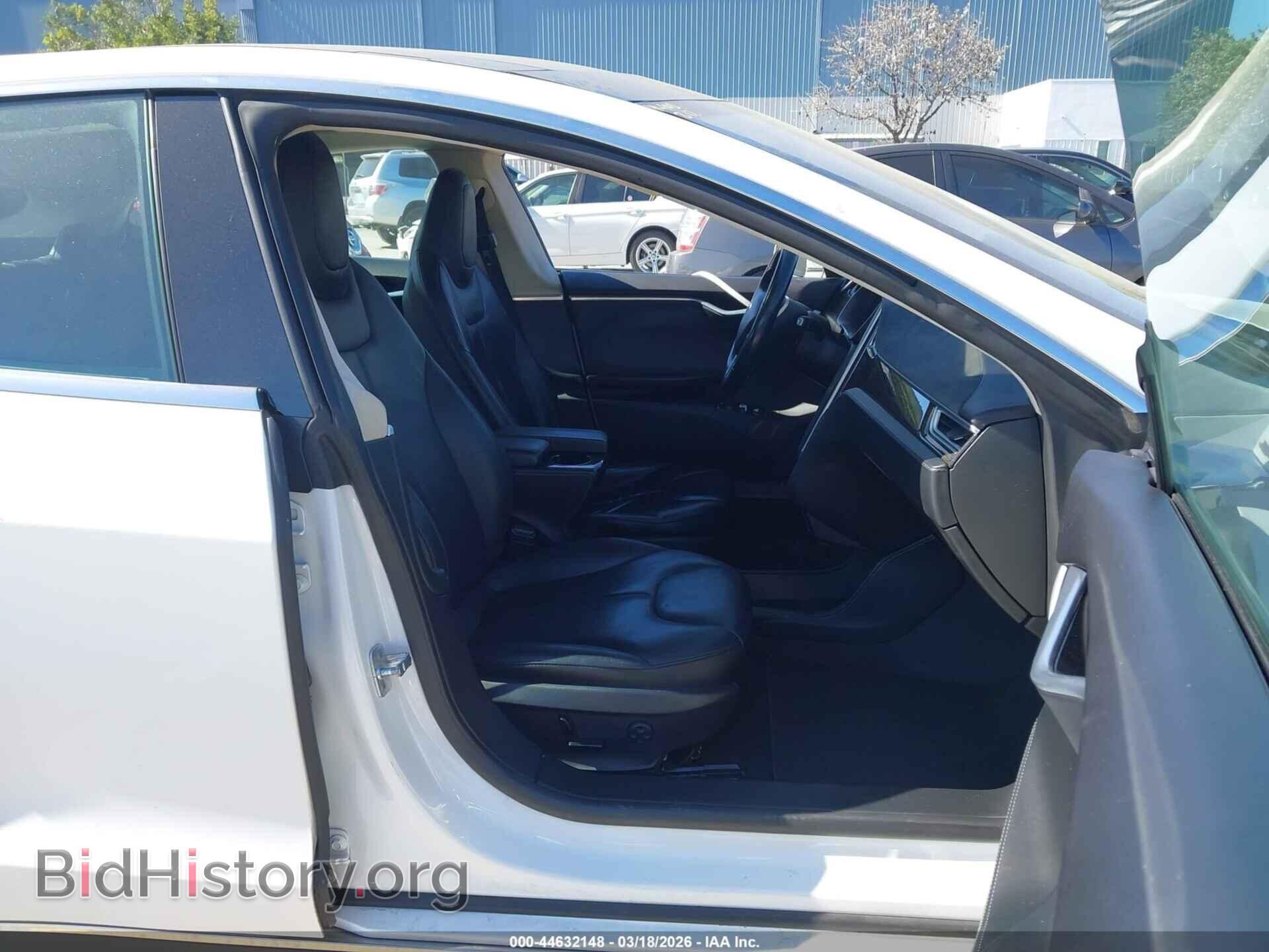 2014 TESLA MODEL S - VIN: 5YJSA1H11EFP56129 - Фото 5