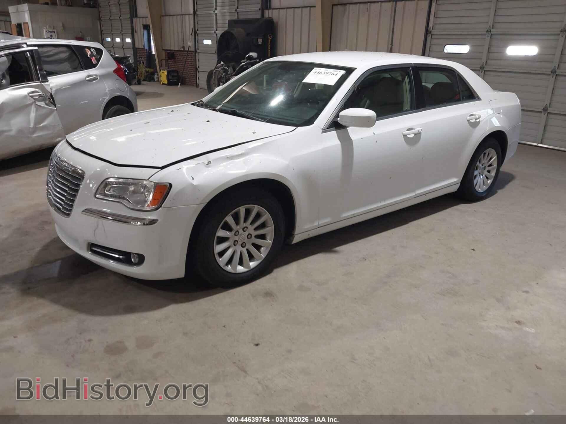 2014 CHRYSLER 300 - VIN: 2C3CCAAG9EH228852 - Фото 2