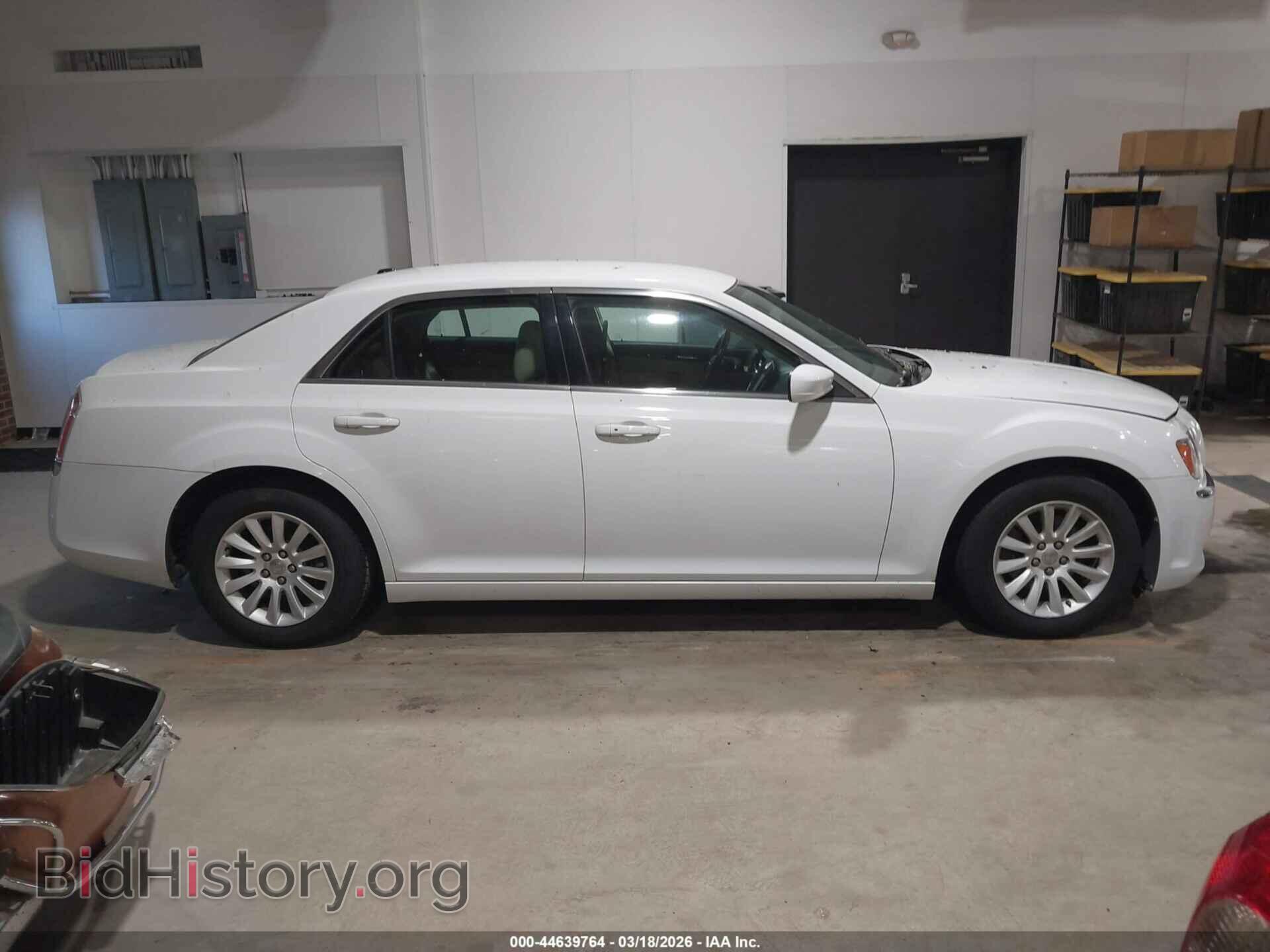 2014 CHRYSLER 300 - VIN: 2C3CCAAG9EH228852 - Фото 13