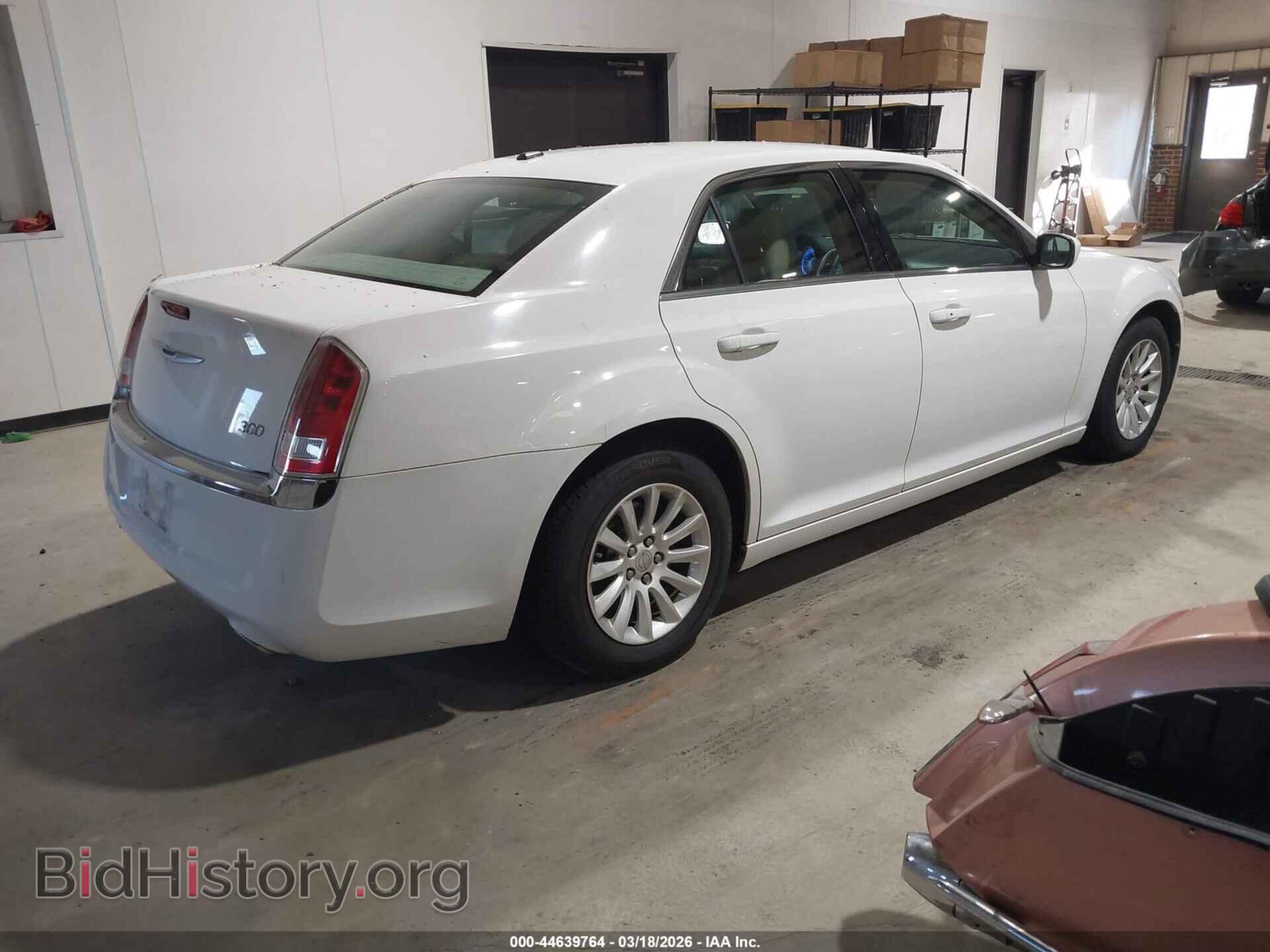 2014 CHRYSLER 300 - VIN: 2C3CCAAG9EH228852 - Фото 4