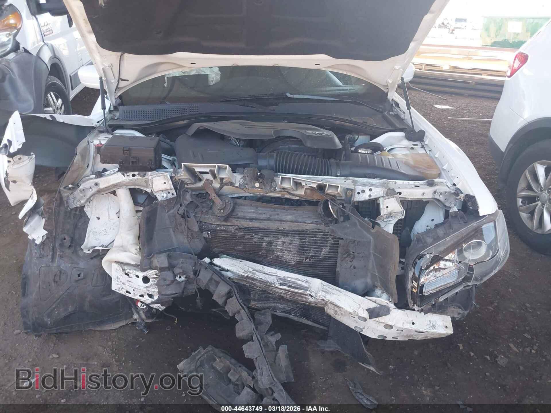 2019 CHRYSLER 300 - VIN: 2C3CCABG3KH697851 - Фото 10
