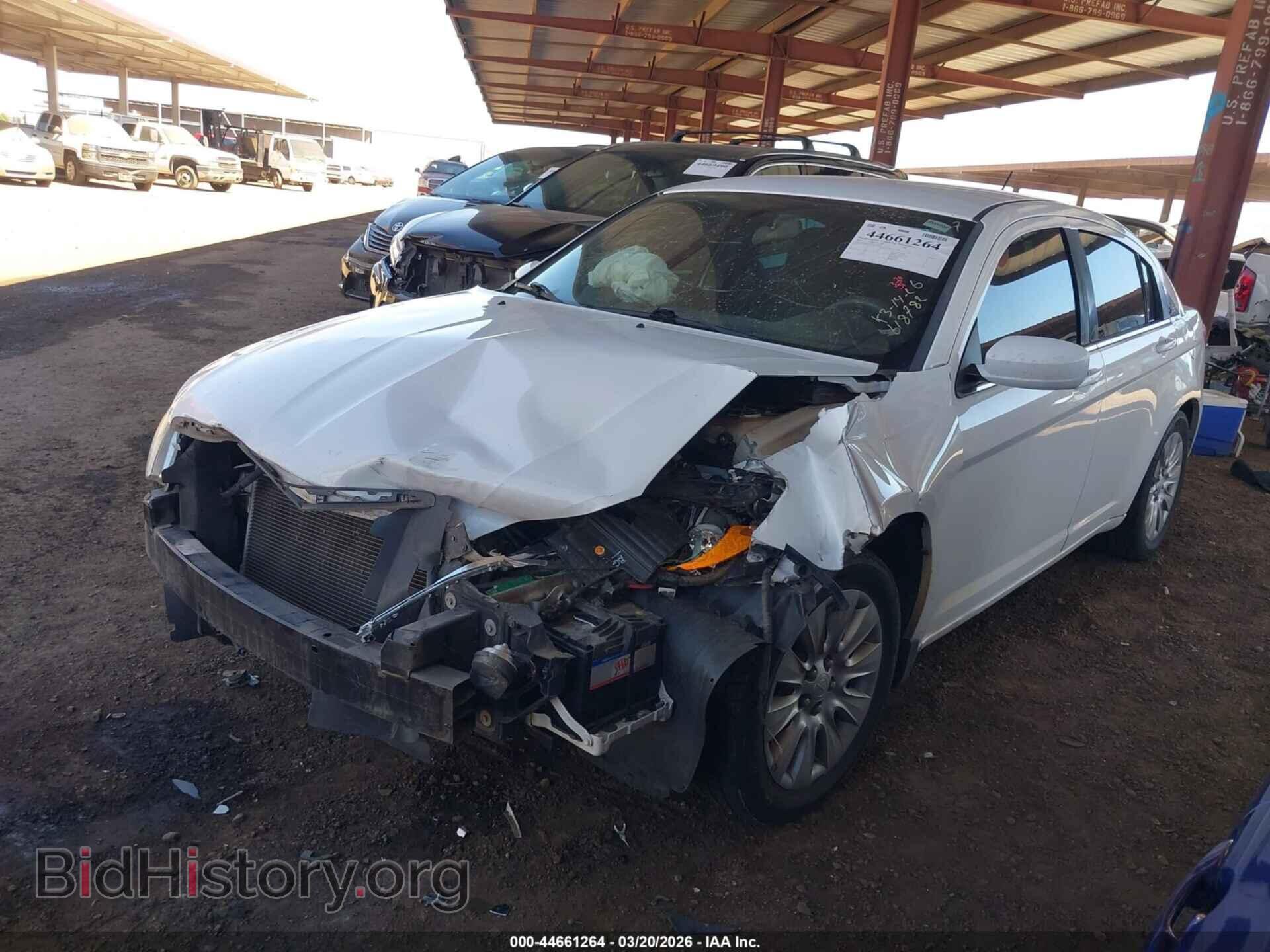2011 CHRYSLER 200 - VIN: 1C3BC4FB7BN618782 - Фото 2