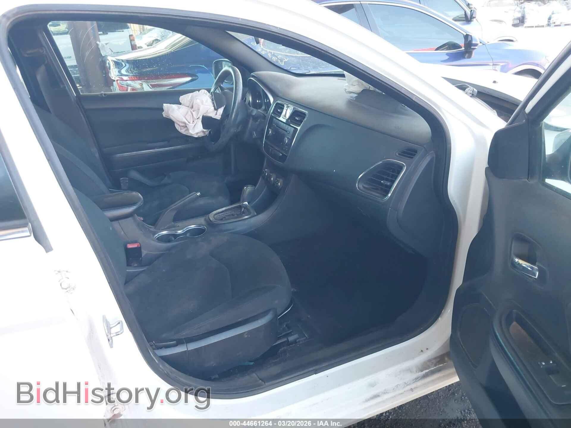 2011 CHRYSLER 200 - VIN: 1C3BC4FB7BN618782 - Фото 5