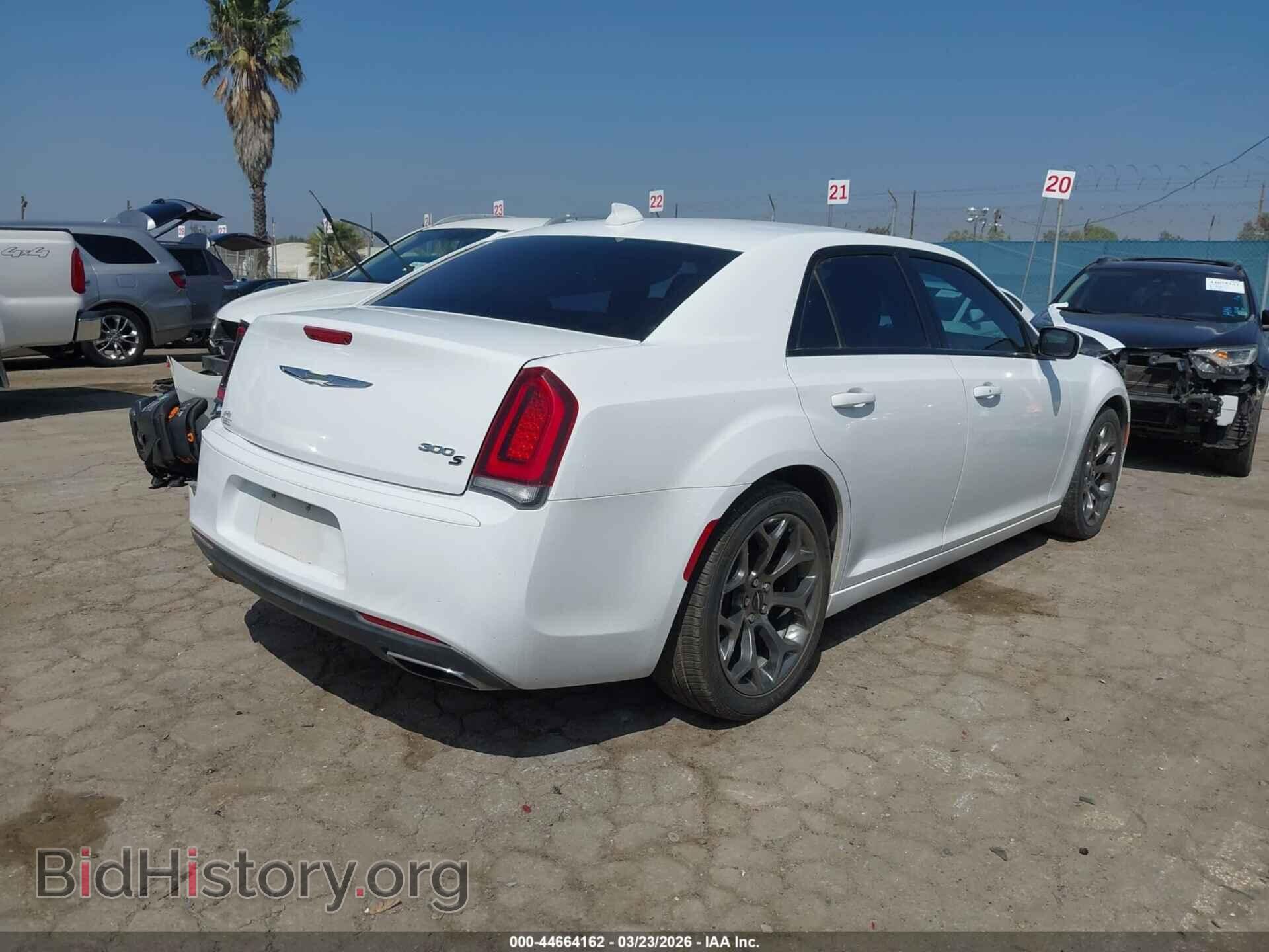 2017 CHRYSLER 300 - VIN: 2C3CCABG5HH538547 - Фото 4