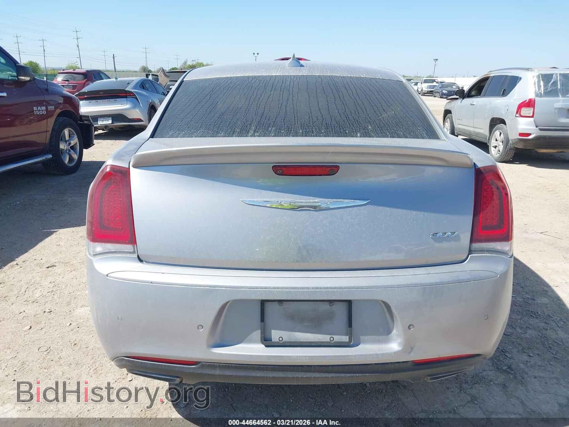 2018 CHRYSLER 300 - VIN: 2C3CCABG0JH269492 - Фото 15