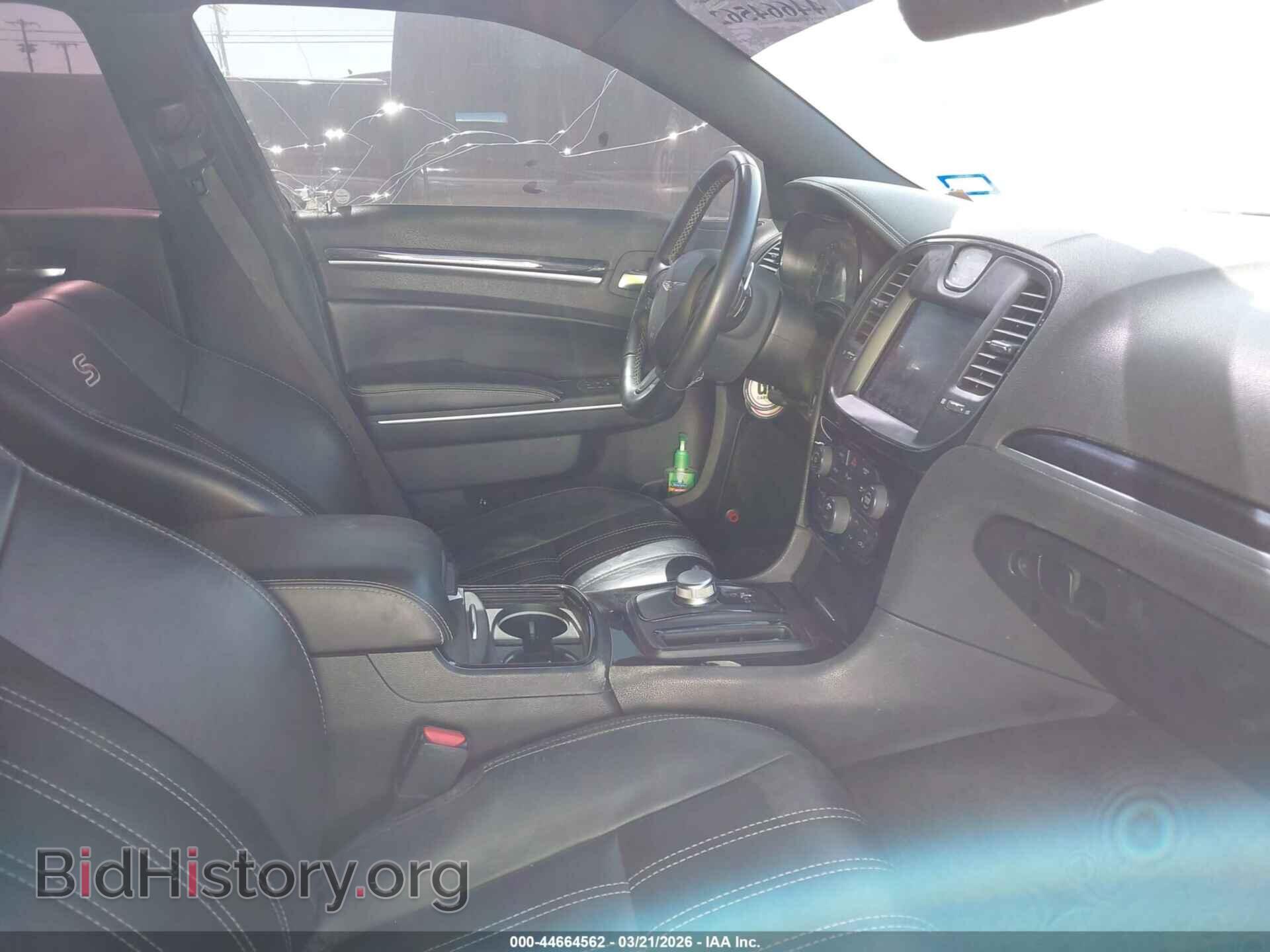 2018 CHRYSLER 300 - VIN: 2C3CCABG0JH269492 - Фото 5