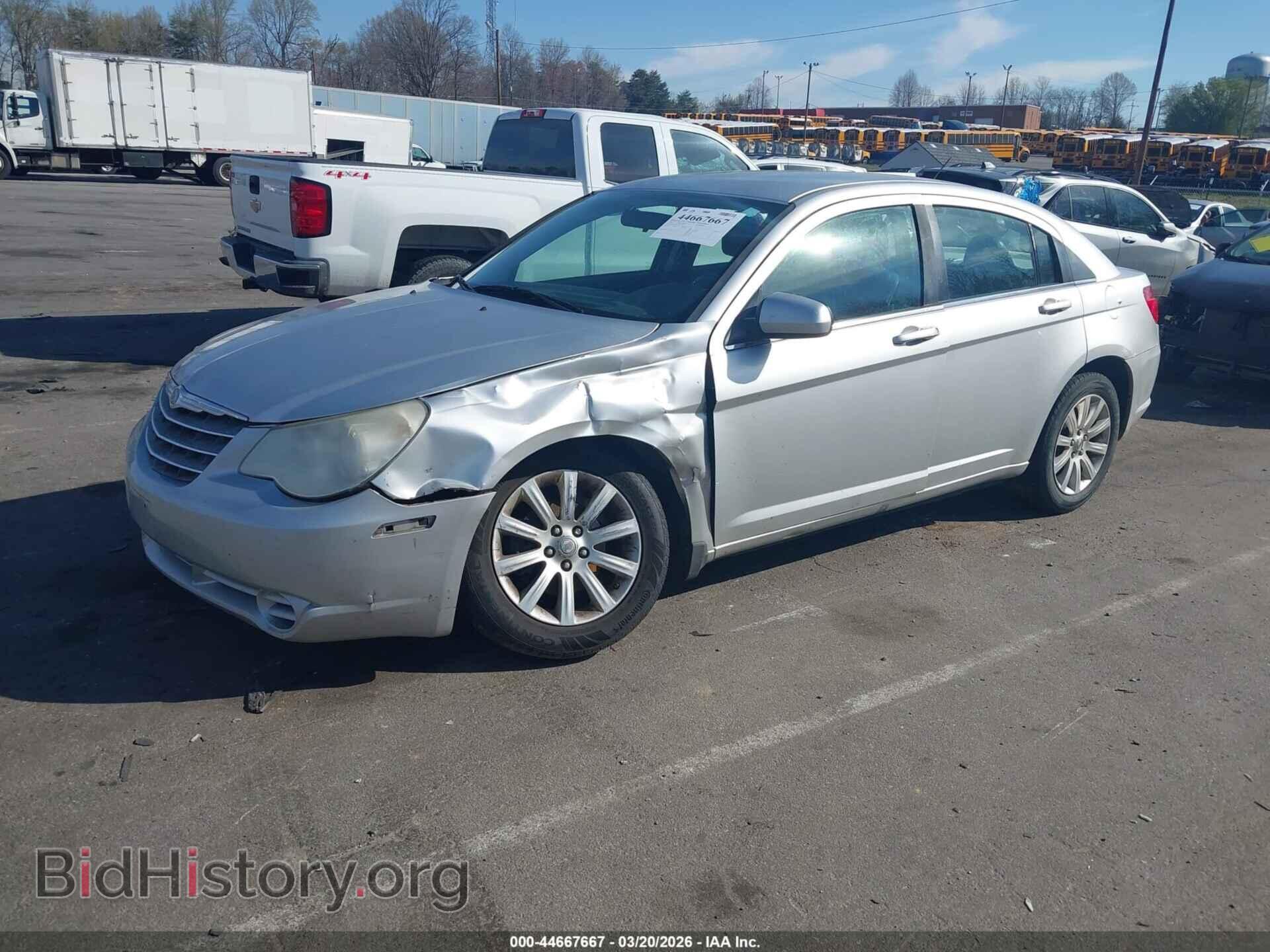 2010 CHRYSLER SEBRING - VIN: 1C3CC5FB5AN133713 - Photo 2
