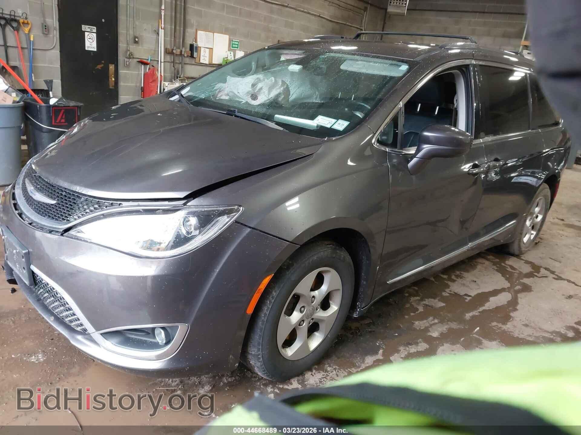 2017 CHRYSLER PACIFICA - VIN: 2C4RC1EG2HR585174 - Photo 2