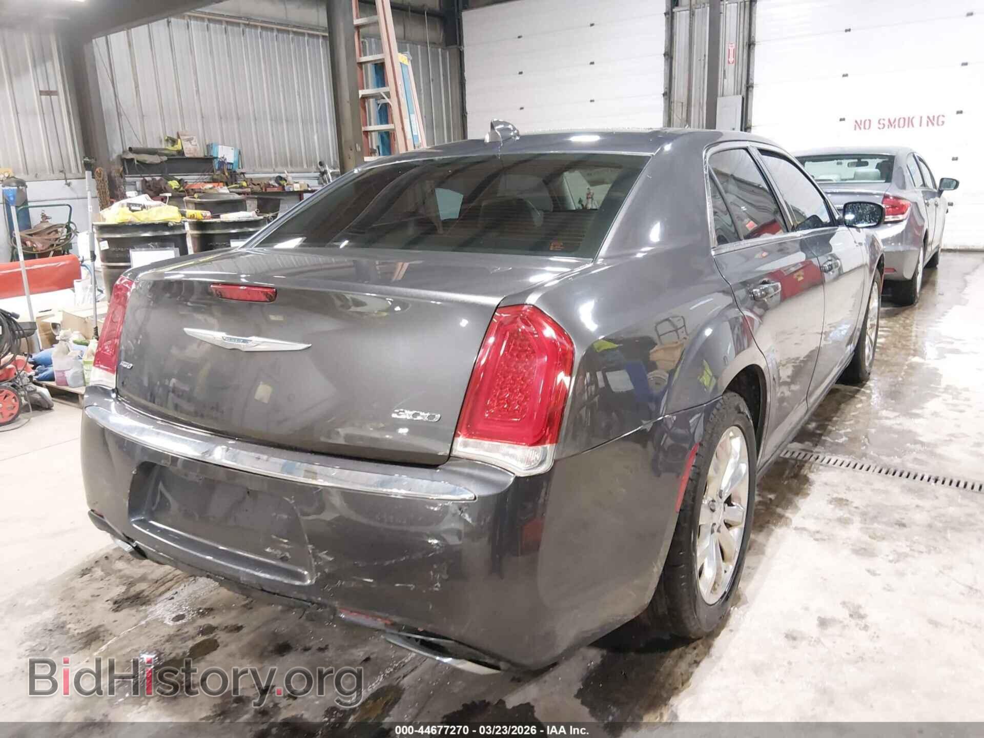 2017 CHRYSLER 300 - VIN: 2C3CCARGXHH607755 - Фото 4