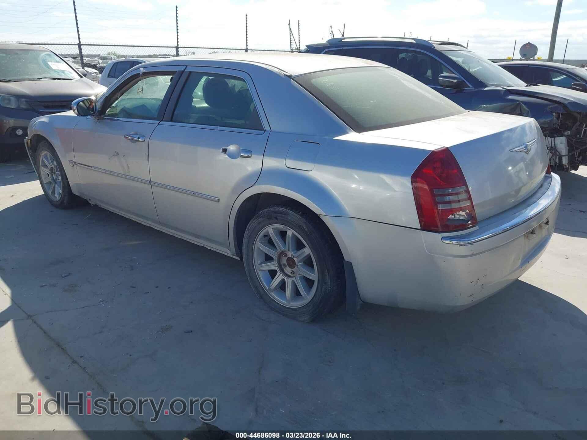 2005 CHRYSLER 300C - VIN: 2C3JA63H75H672585 - Фото 3