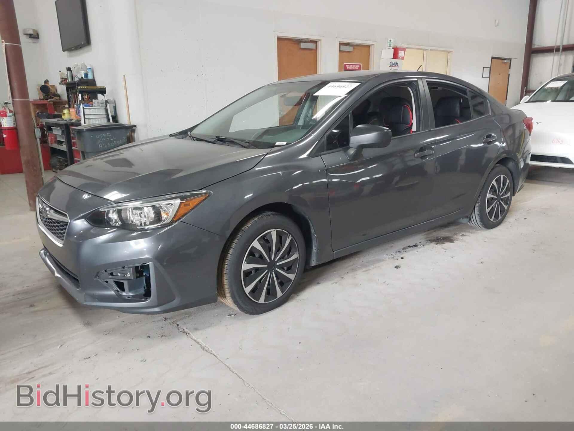 2018 SUBARU IMPREZA - VIN: 4S3GKAA63J3612193 - Фото 2