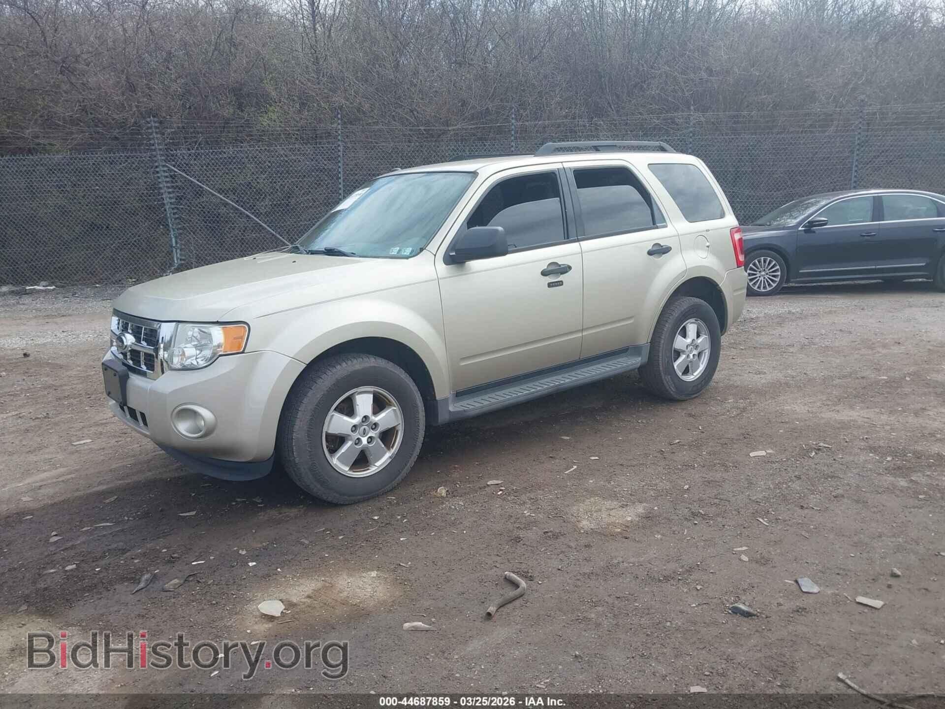 2011 FORD ESCAPE - VIN: 1FMCU0D76BKA75636 - Фото 2