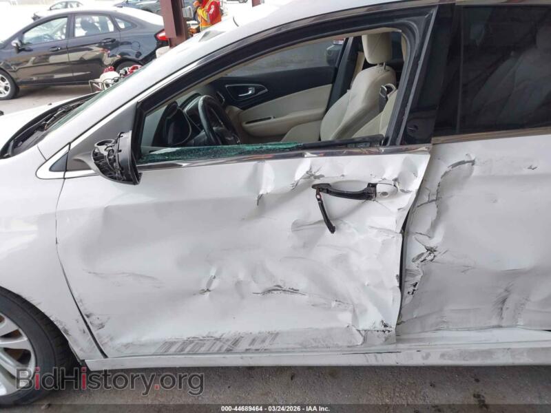 2015 Chrysler 200 (VIN 1C3CCCAB4FN641299) — photo 6 of 17