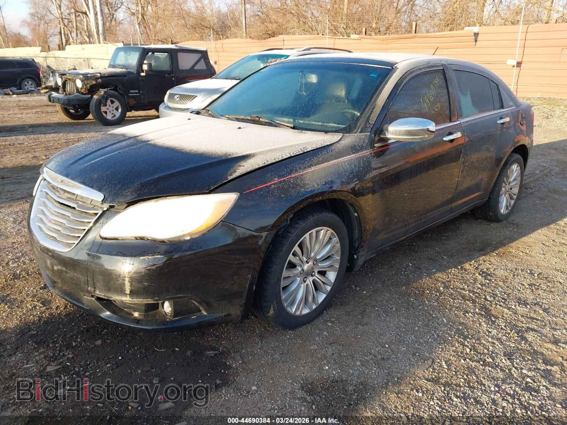 2013 CHRYSLER 200 - VIN: 1C3CCBCG3DN668932 - Фото 2