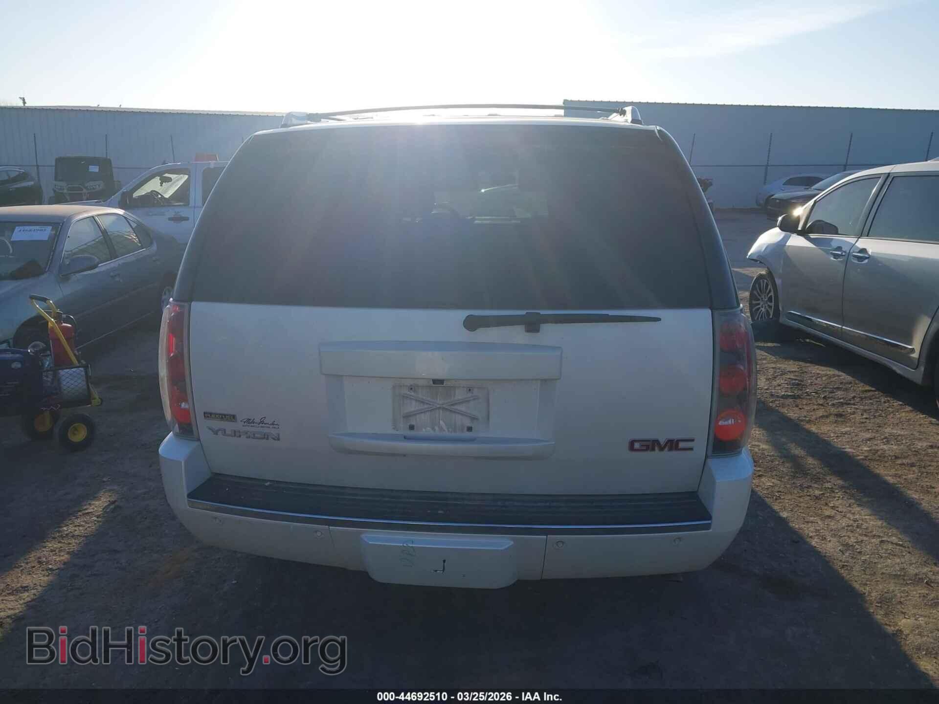 2011 GMC YUKON - VIN: 1GKS2EEF4BR395543 - Photo 16