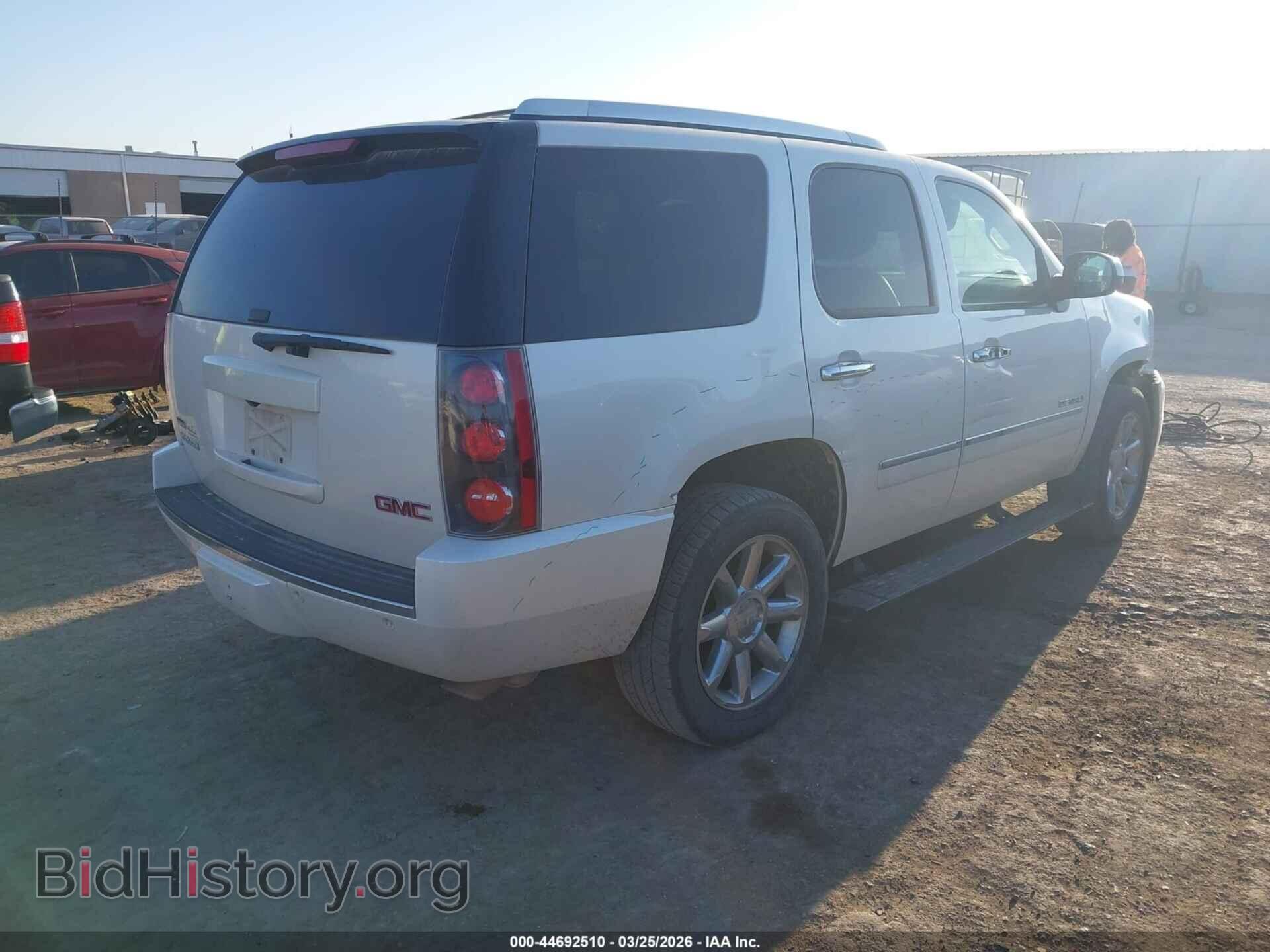 2011 GMC YUKON - VIN: 1GKS2EEF4BR395543 - Photo 4