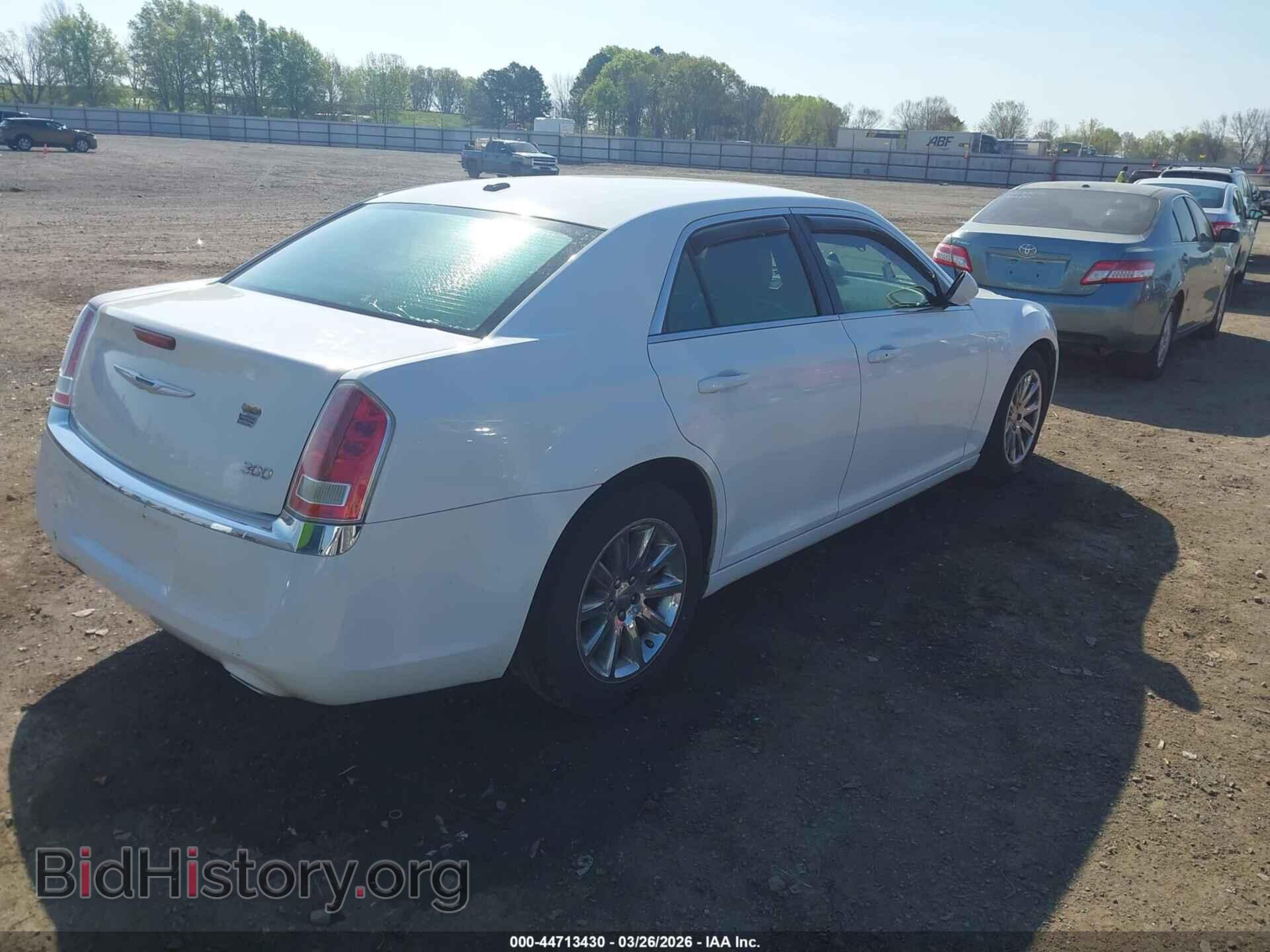 2014 CHRYSLER 300 - VIN: 2C3CCAAGXEH286680 - Фото 4