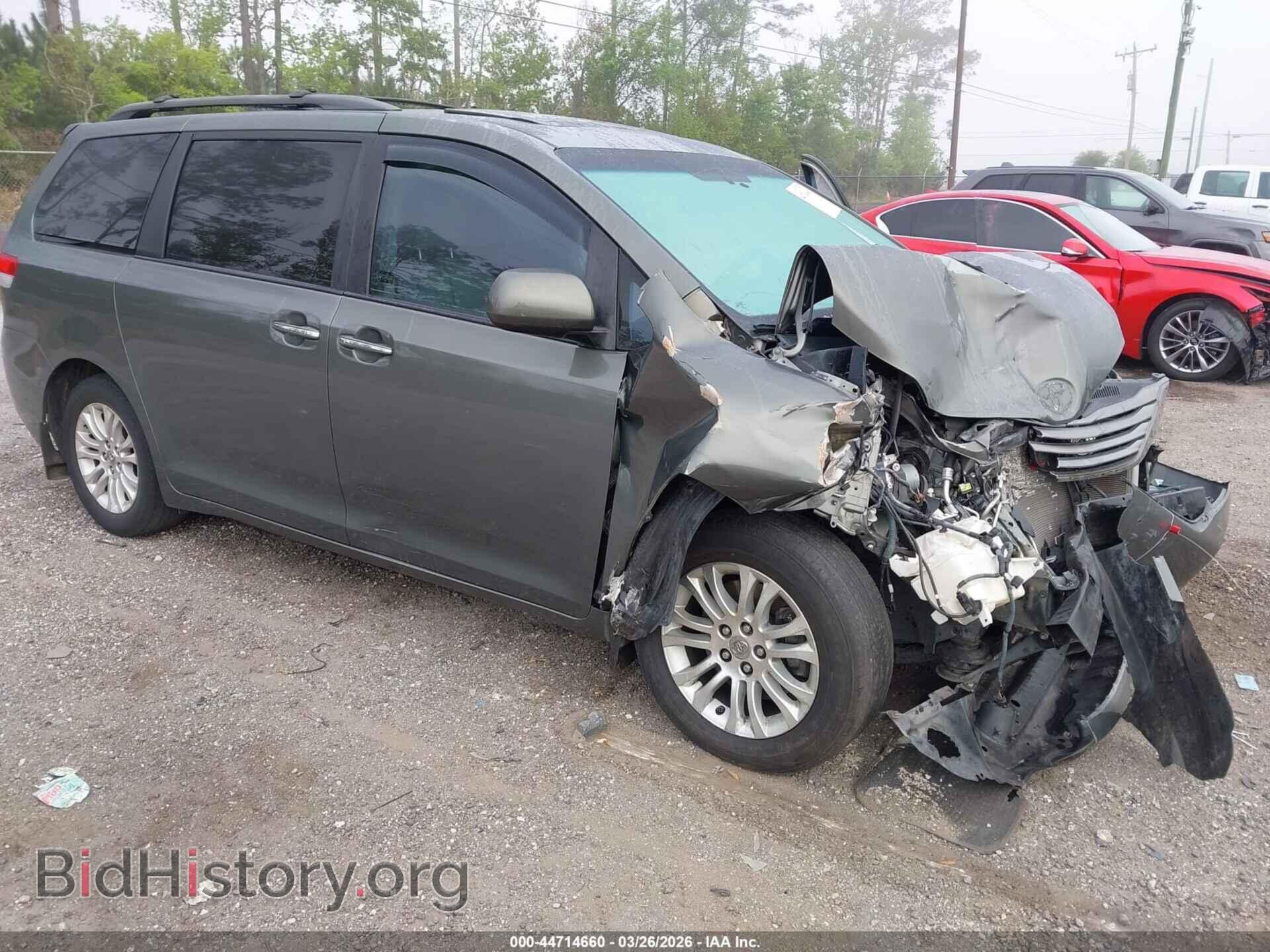 Photo 5TDYK3DC8BS172733 - TOYOTA SIENNA 2011