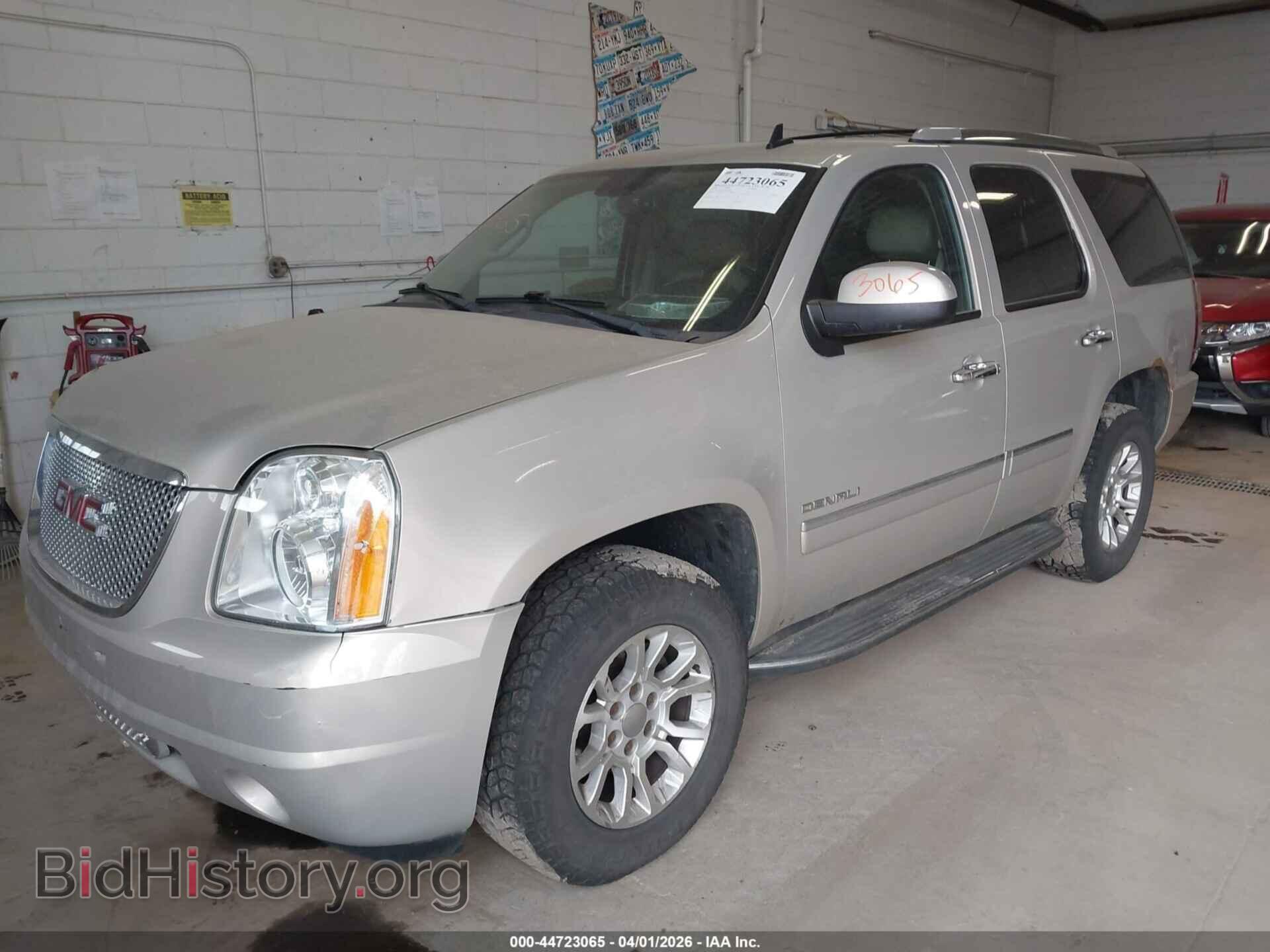 2010 GMC YUKON - VIN: 1GKUKEEF3AR262800 - Photo 2