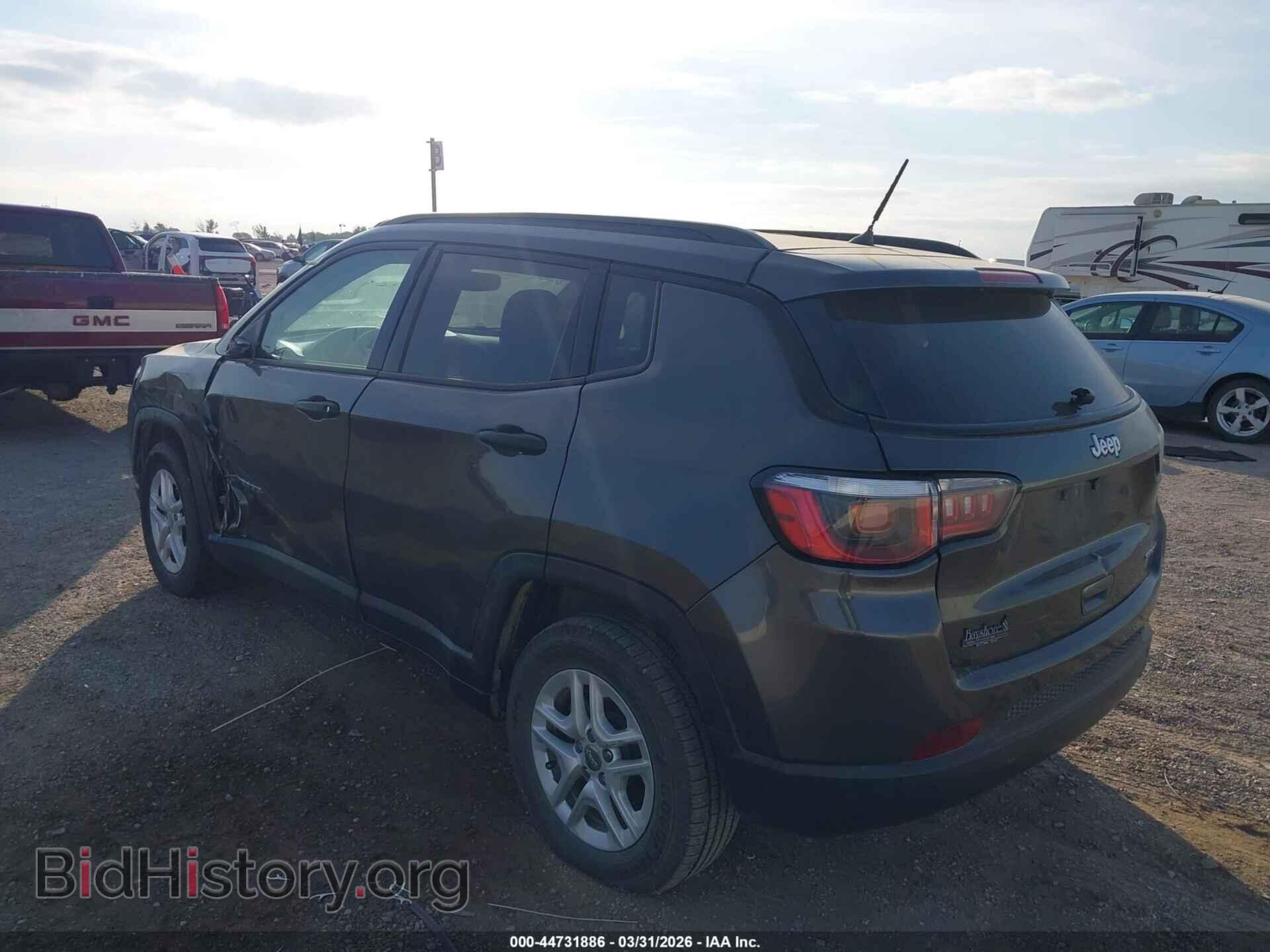 2018 JEEP COMPASS - VIN: 3C4NJCAB2JT438849 - Фото 3