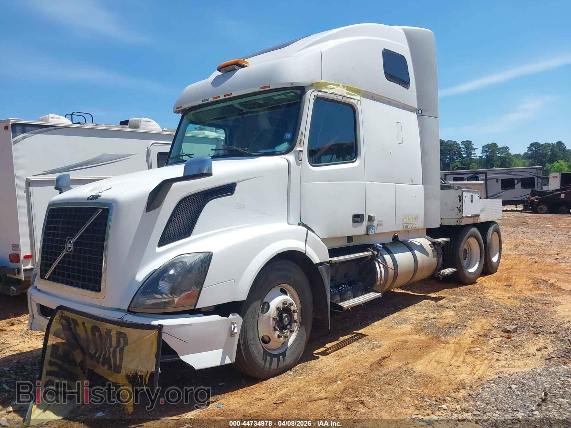 2013 VOLVO VN - VIN: 4V4NC9TH4DN567716 - Фото 2