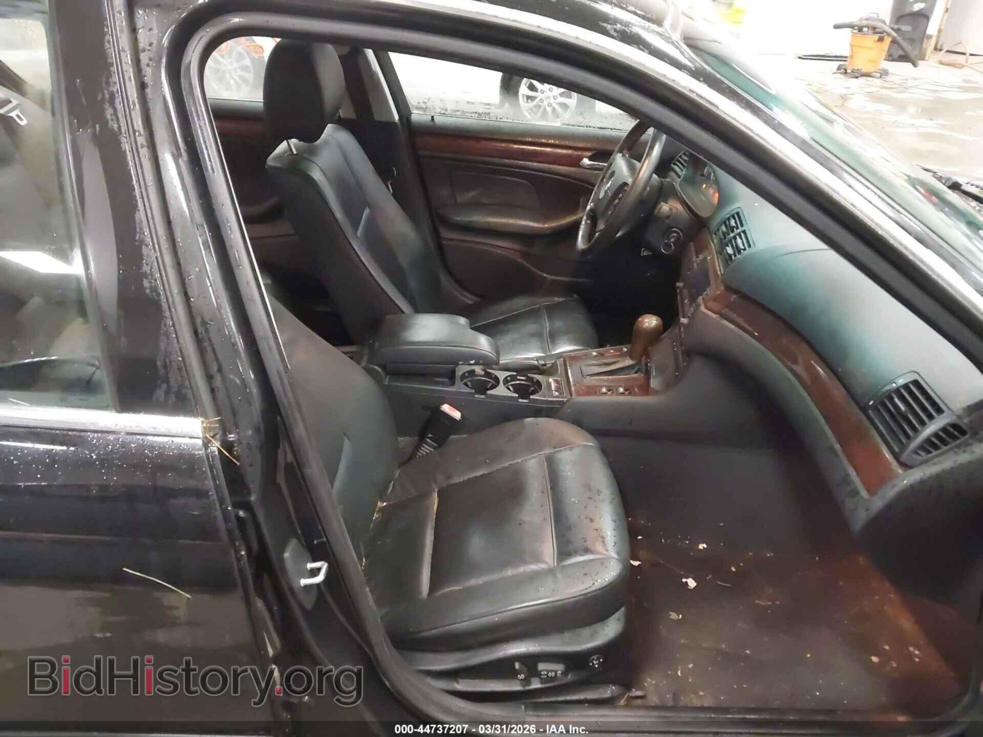2005 BMW 330I - VIN: WBAEV53475KM42429 - Photo 5