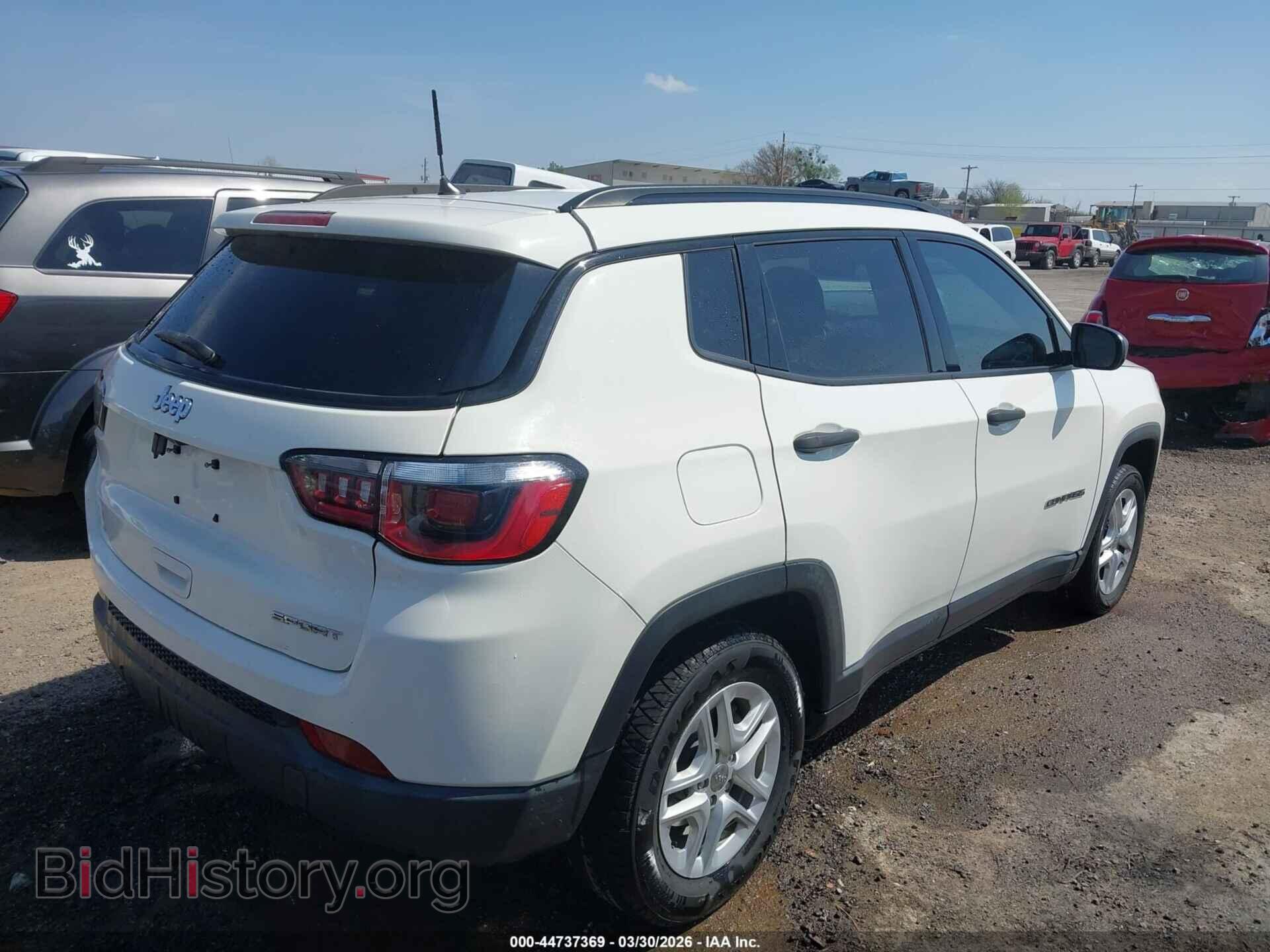 2018 JEEP COMPASS - VIN: 3C4NJCAB0JT123113 - Фото 4