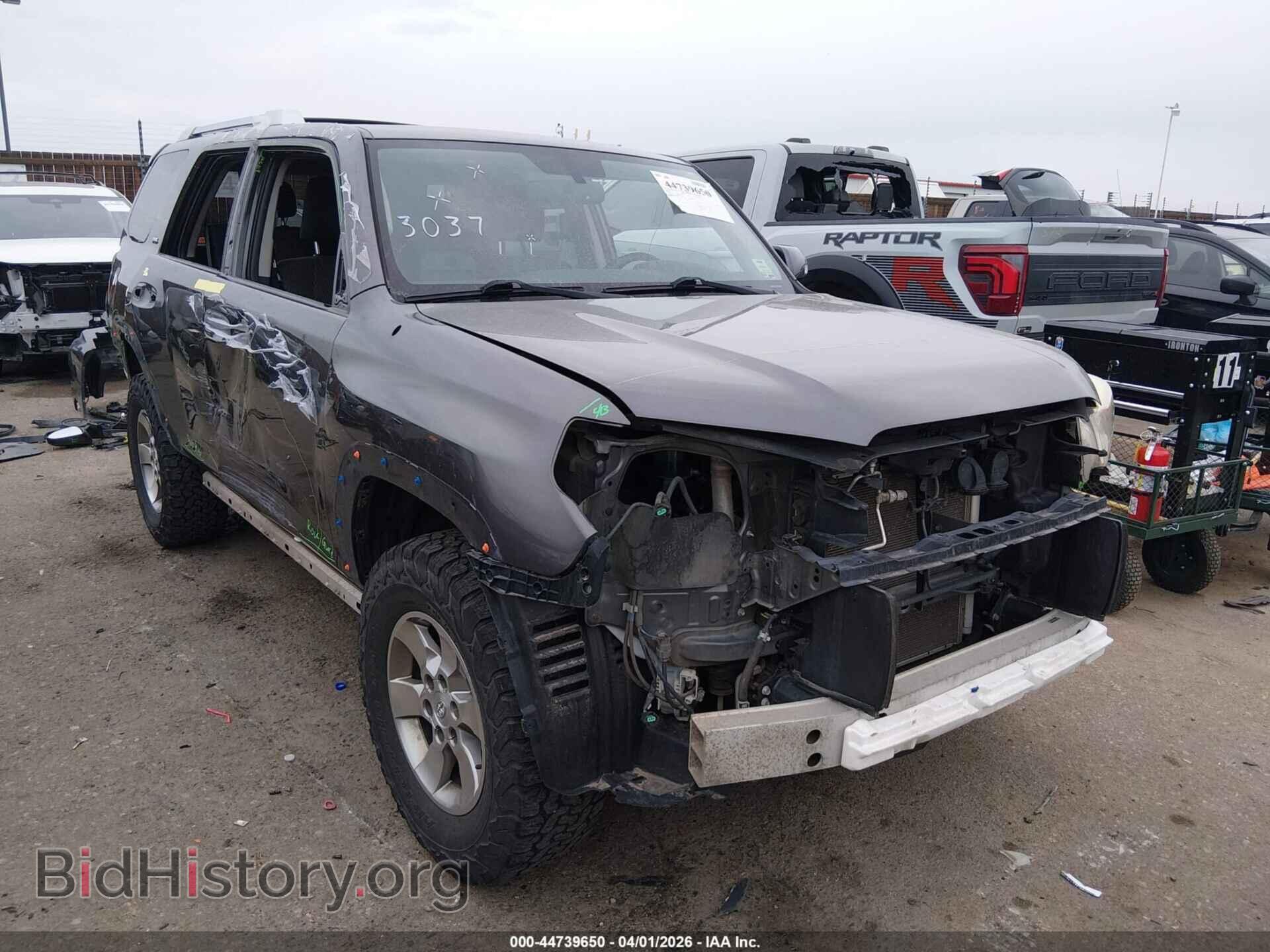 Фотография JTEBU5JR2B5066624 - TOYOTA 4RUNNER 2011