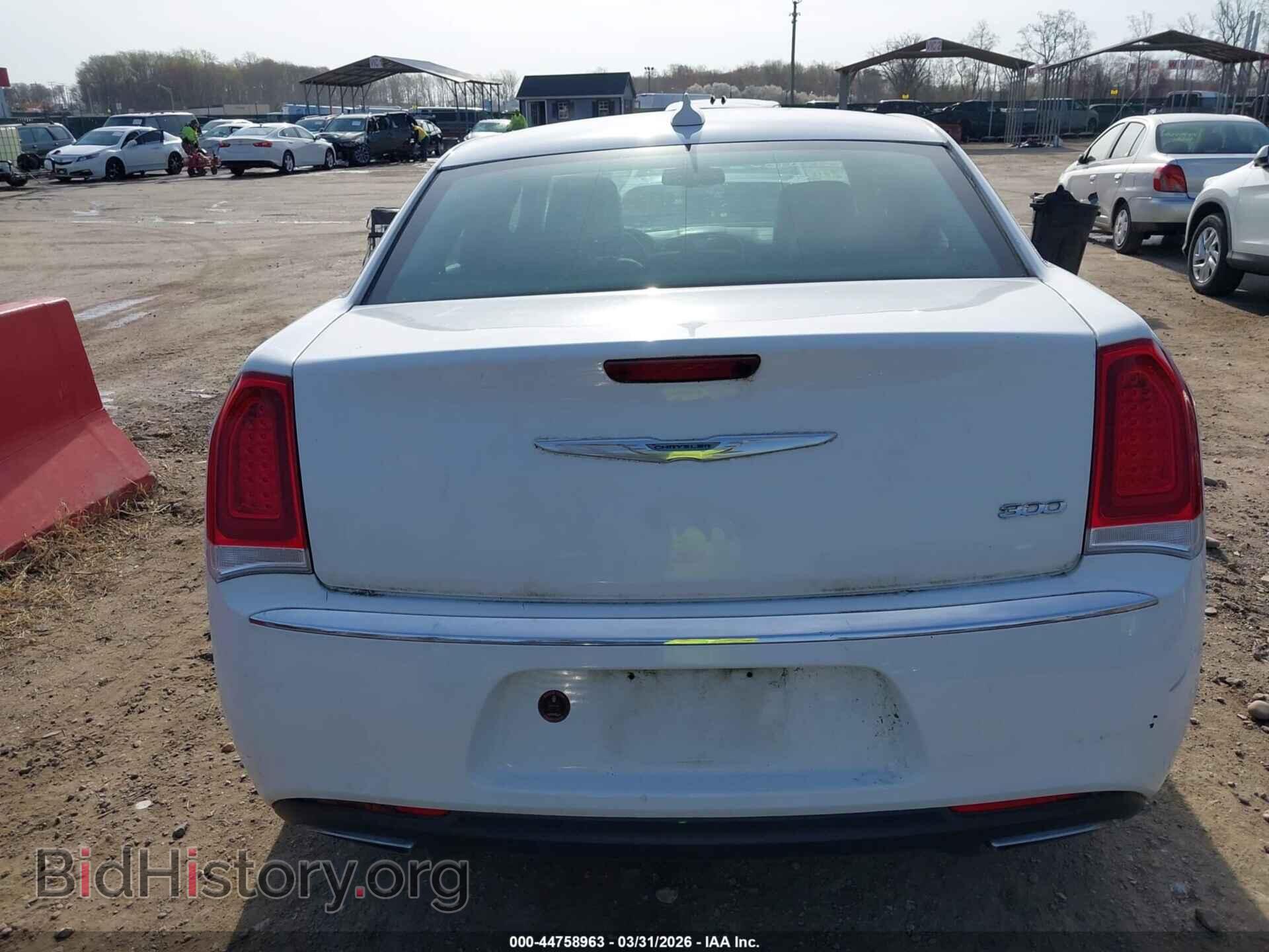 2015 CHRYSLER 300 - VIN: 2C3CCAAG6FH786627 - Фото 17