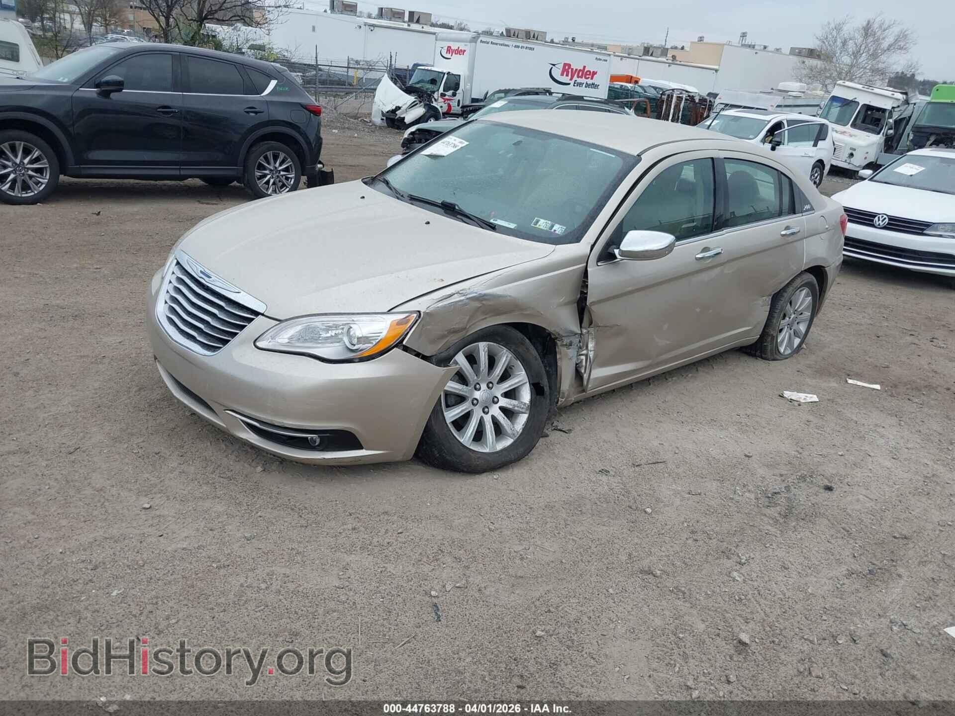 2013 CHRYSLER 200 - VIN: 1C3CCBCG2DN632861 - Фото 2