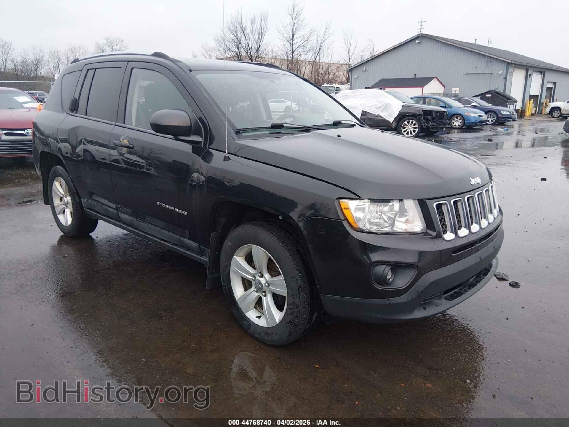 Photo 1J4NF1FB8BD164444 - JEEP COMPASS 2011