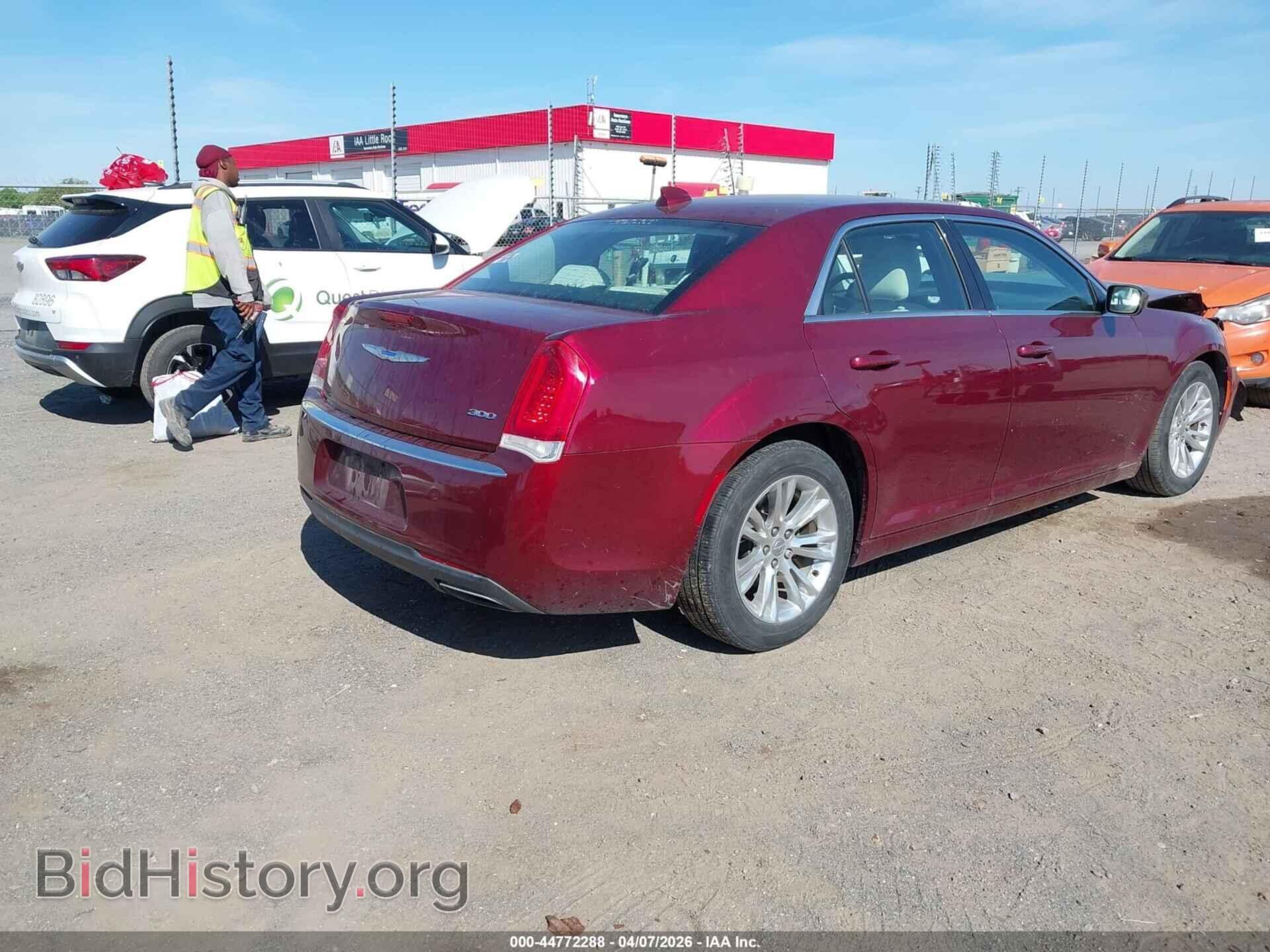 2018 CHRYSLER 300 - VIN: 2C3CCAAG7JH292012 - Фото 4