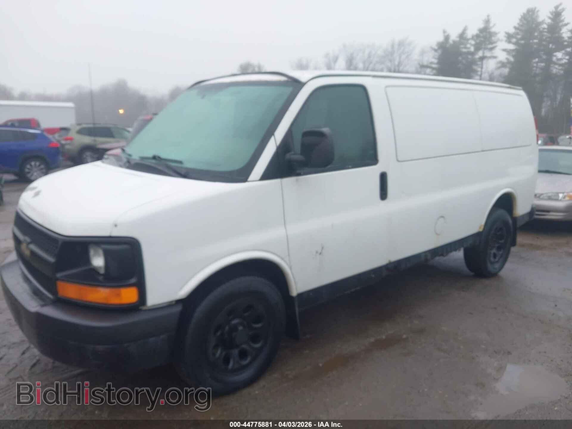 2010 CHEVROLET EXPRESS 1500 - VIN: 1GCUHAD49A1127693 - Фото 2