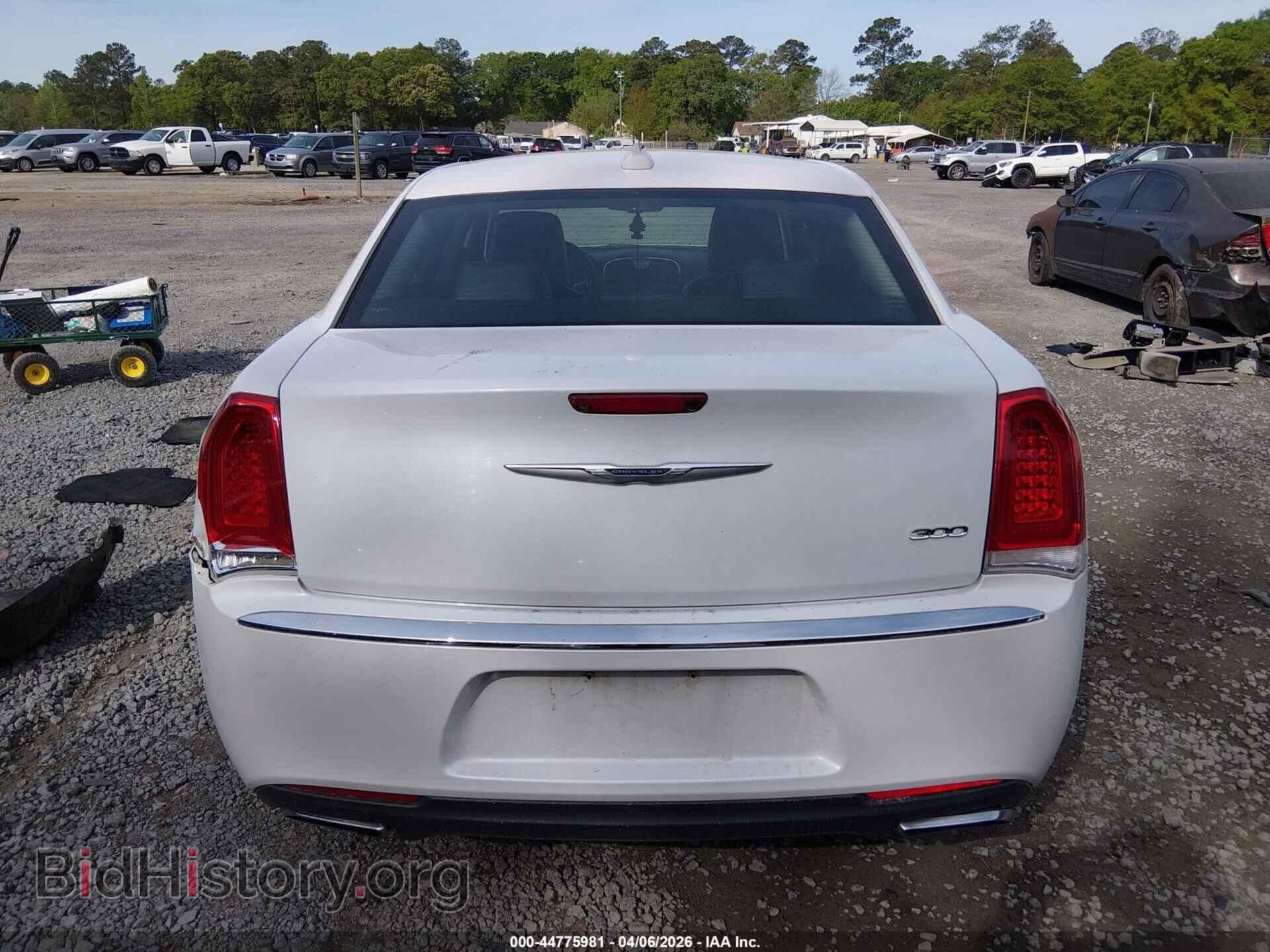 2016 CHRYSLER 300 - VIN: 2C3CCAAG4GH141833 - Фото 17