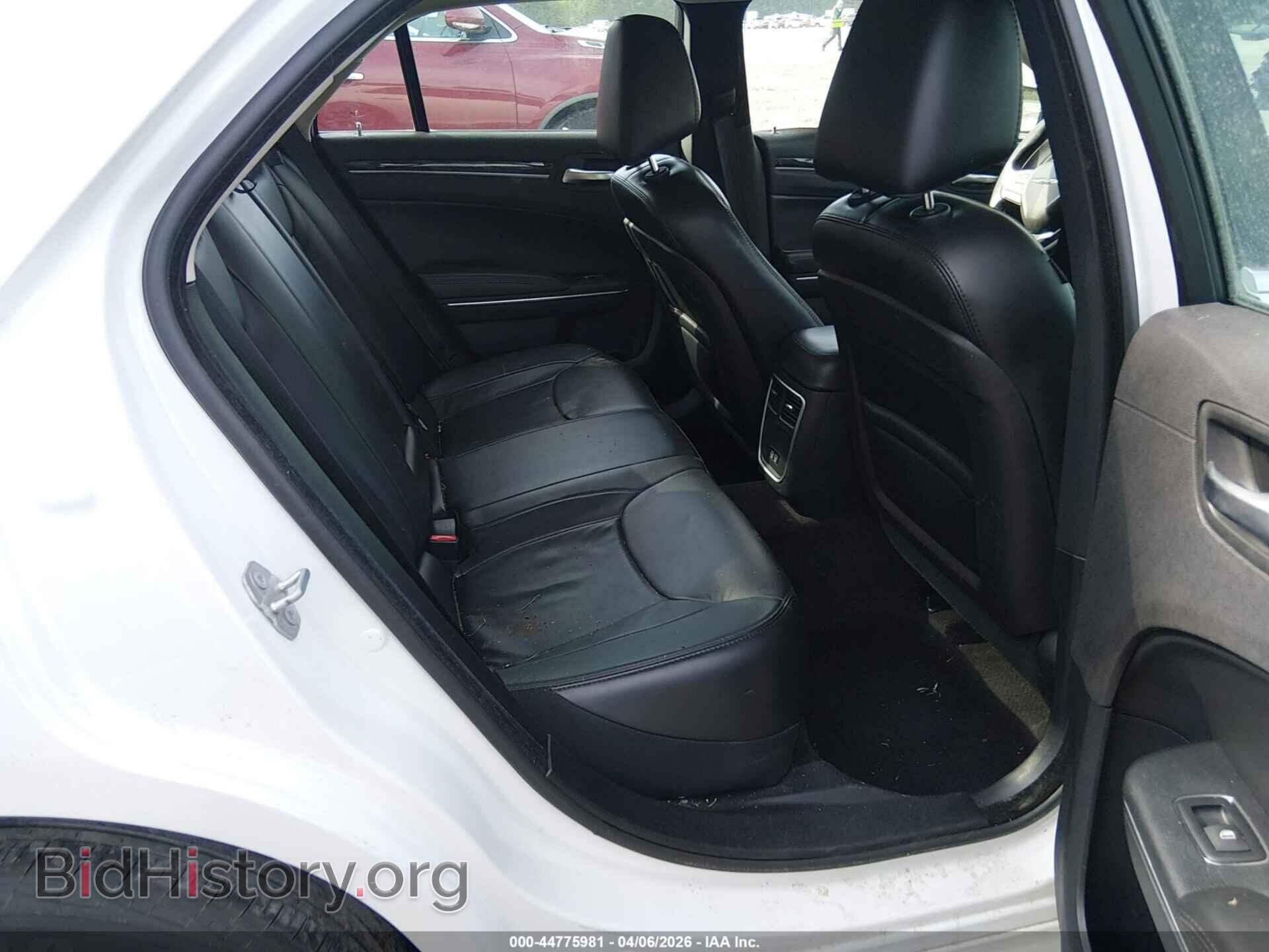 2016 CHRYSLER 300 - VIN: 2C3CCAAG4GH141833 - Фото 8
