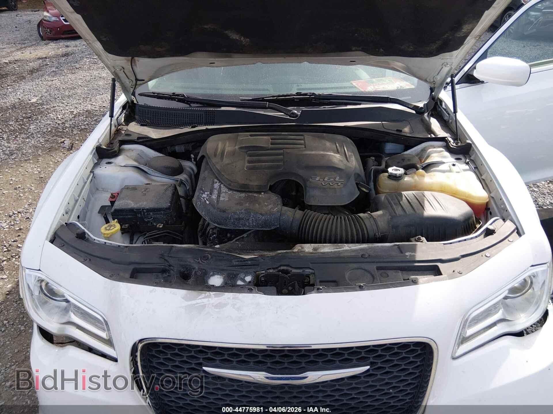 2016 CHRYSLER 300 - VIN: 2C3CCAAG4GH141833 - Фото 10