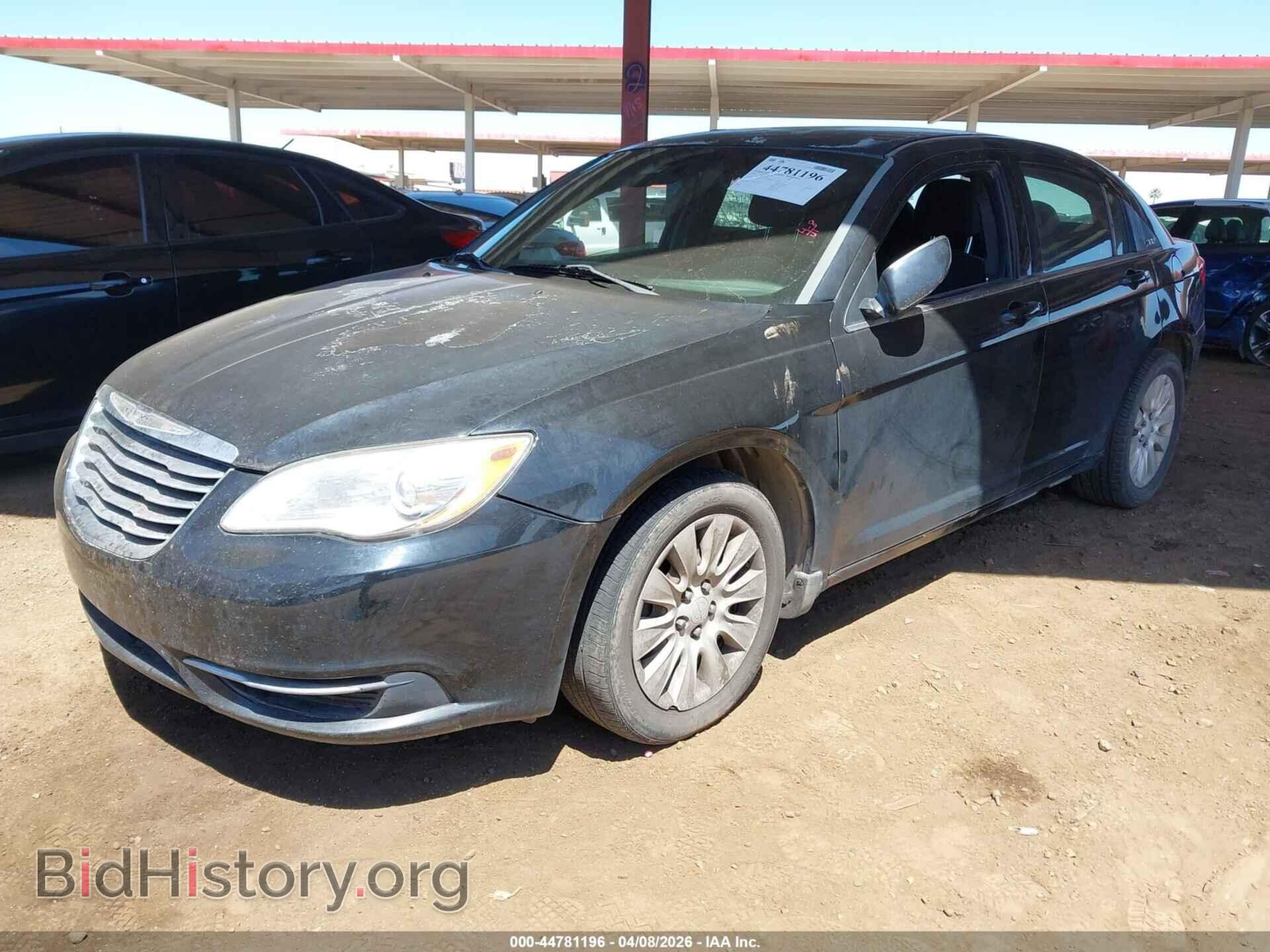 2012 CHRYSLER 200 - VIN: 1C3CCBAB5CN282633 - Фото 2