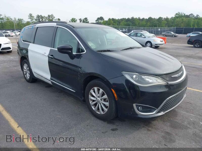 2017 Chrysler PACIFICA Touring-L (VIN 2C4RC1BG9HR733681) — photo 1 of 16, IAAI, damage: left front
