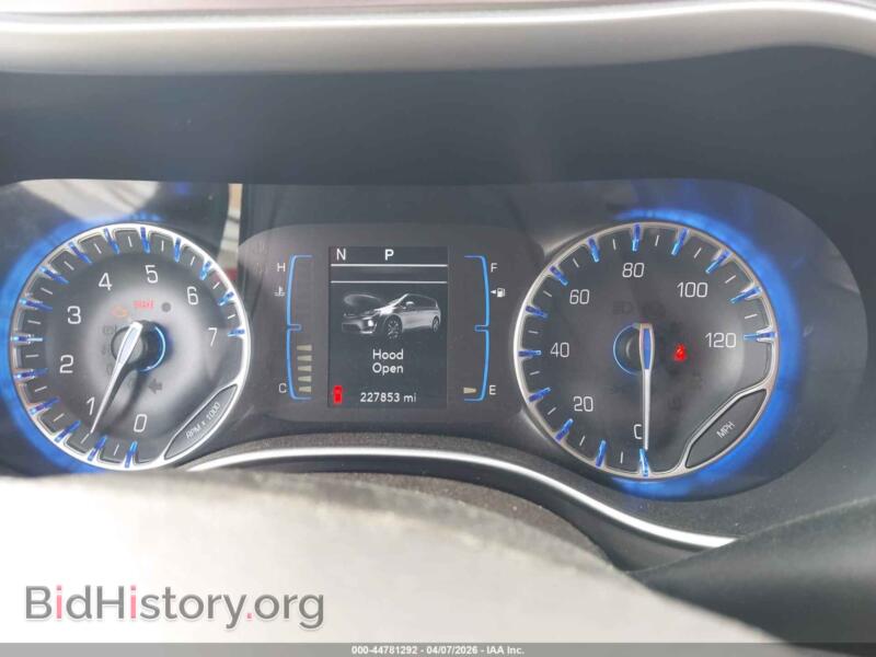 2017 Chrysler PACIFICA (VIN 2C4RC1BG9HR733681) — photo 7 of 16