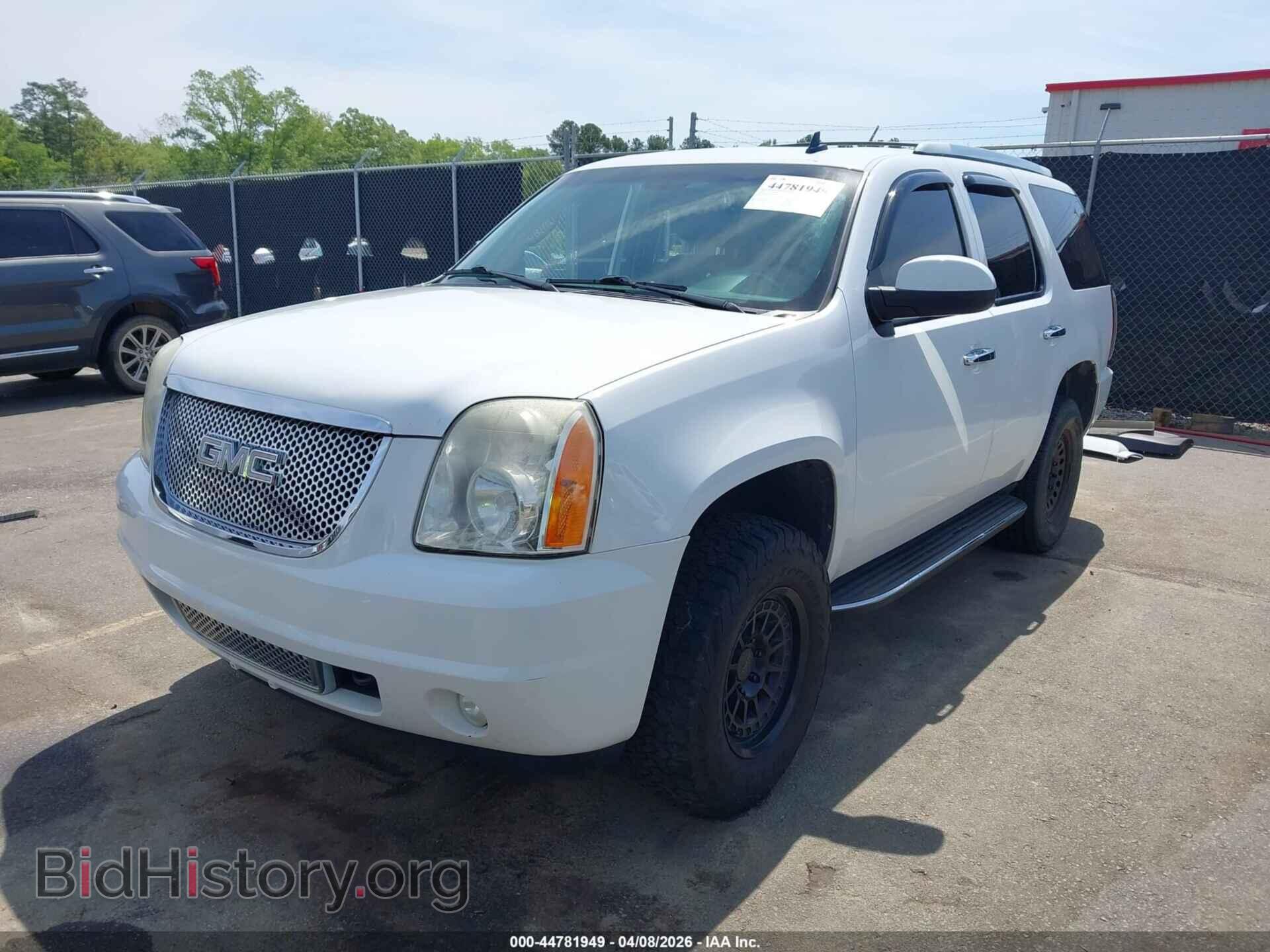 2011 GMC YUKON - VIN: 1GKS2EEF6BR132308 - Photo 2