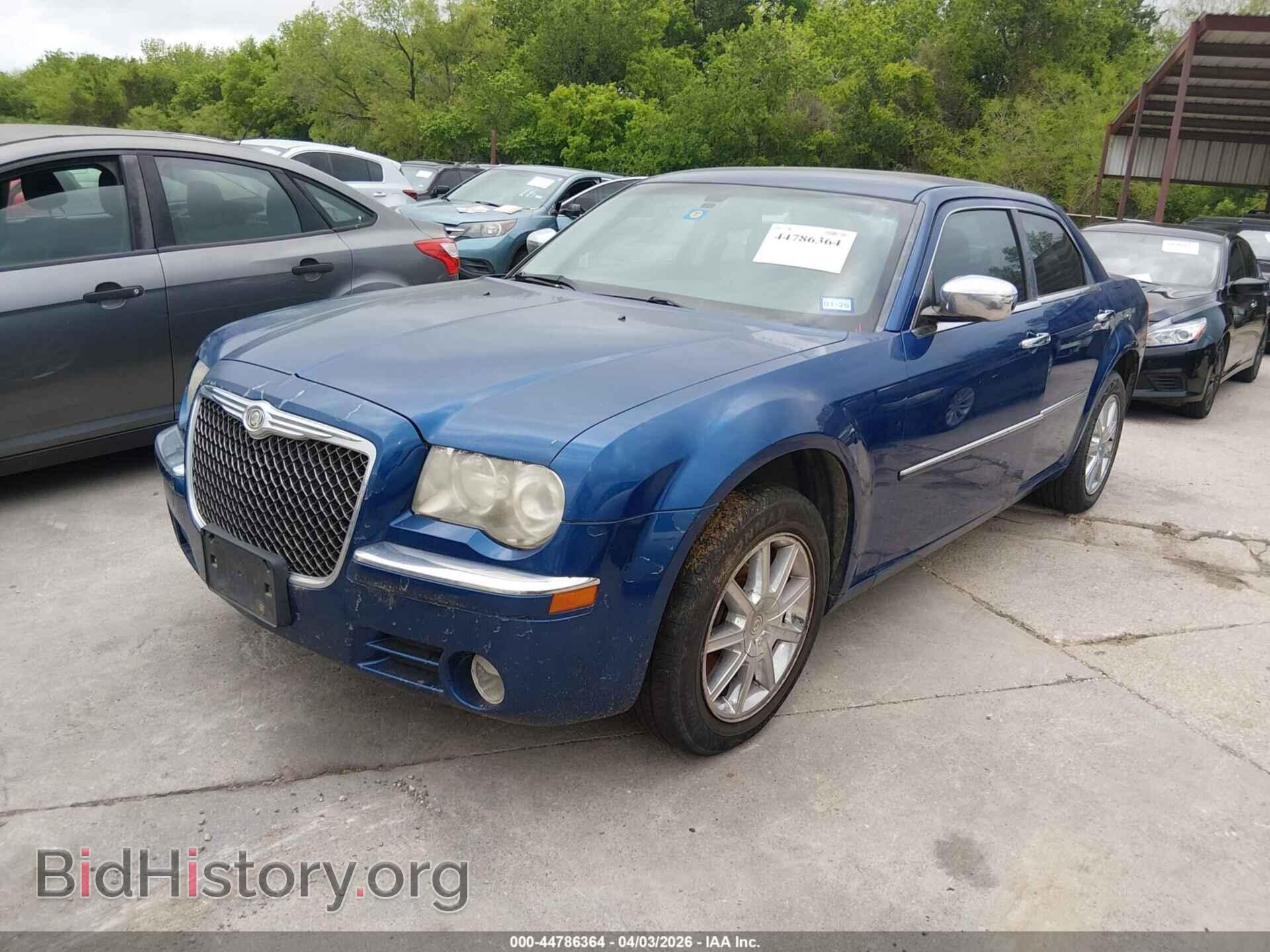 2010 CHRYSLER 300 - VIN: 2C3CK3CV8AH217619 - Фото 2