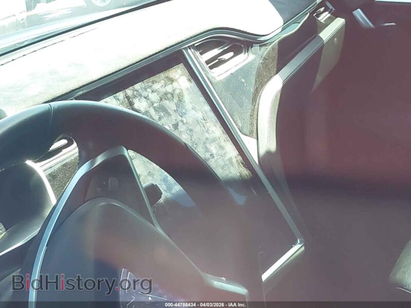 2015 Tesla MODEL S (VIN 5YJSA1E18FF118613) — photo 7 of 17