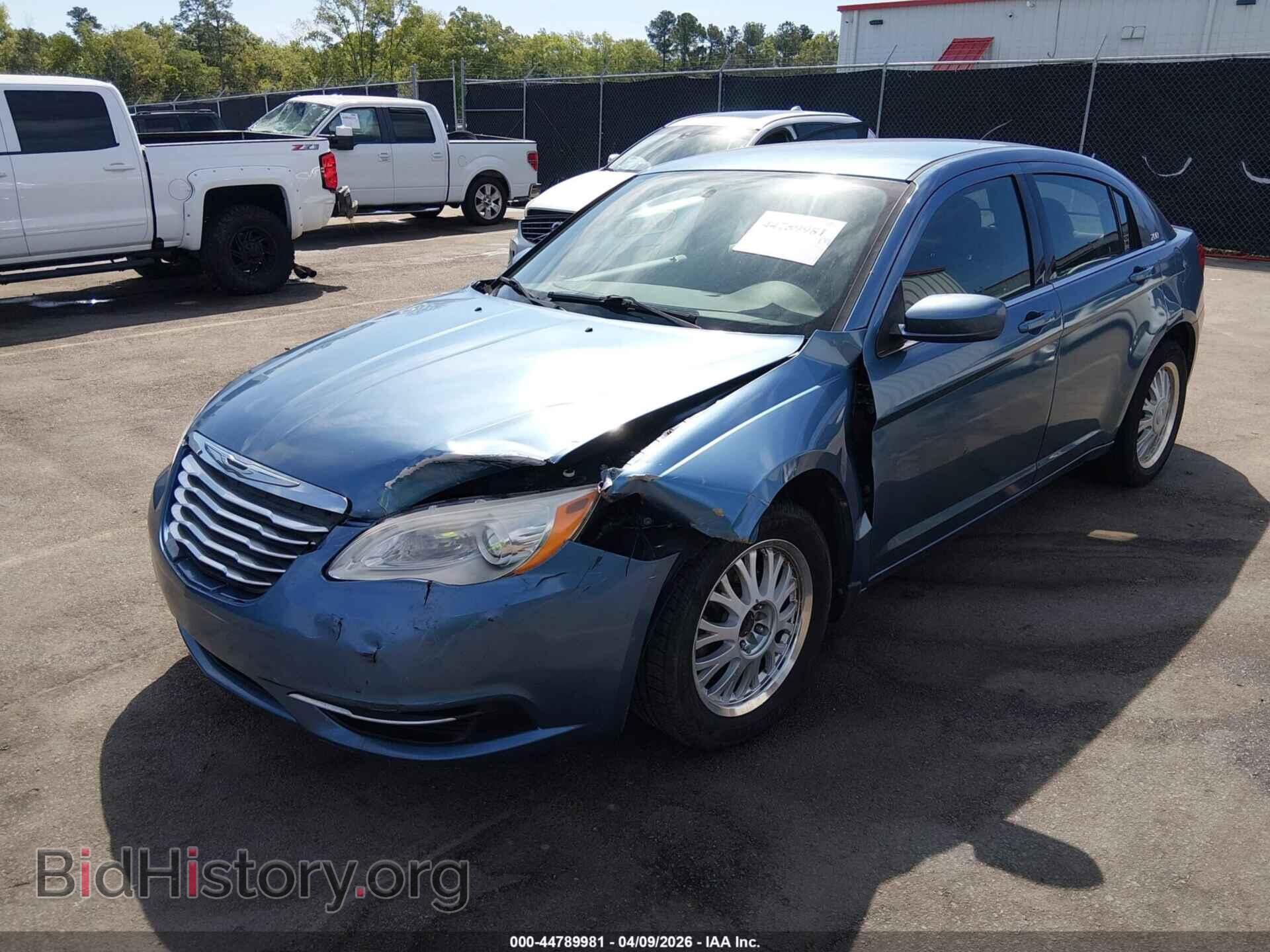 2011 CHRYSLER 200 - VIN: 1C3BC4FB2BN559933 - Photo 2