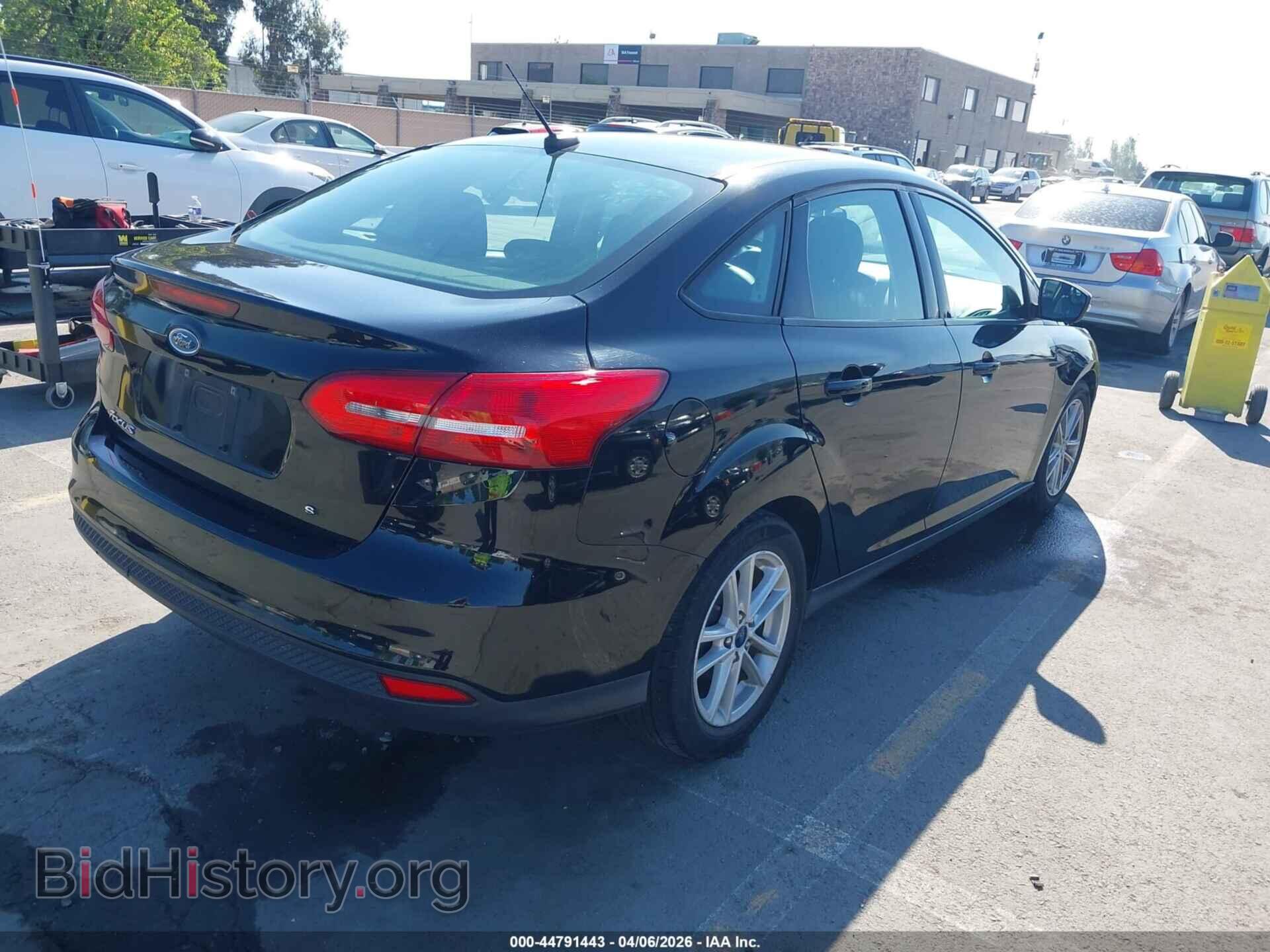 2017 FORD FOCUS - VIN: 1FADP3F2XHL315816 - Photo 4