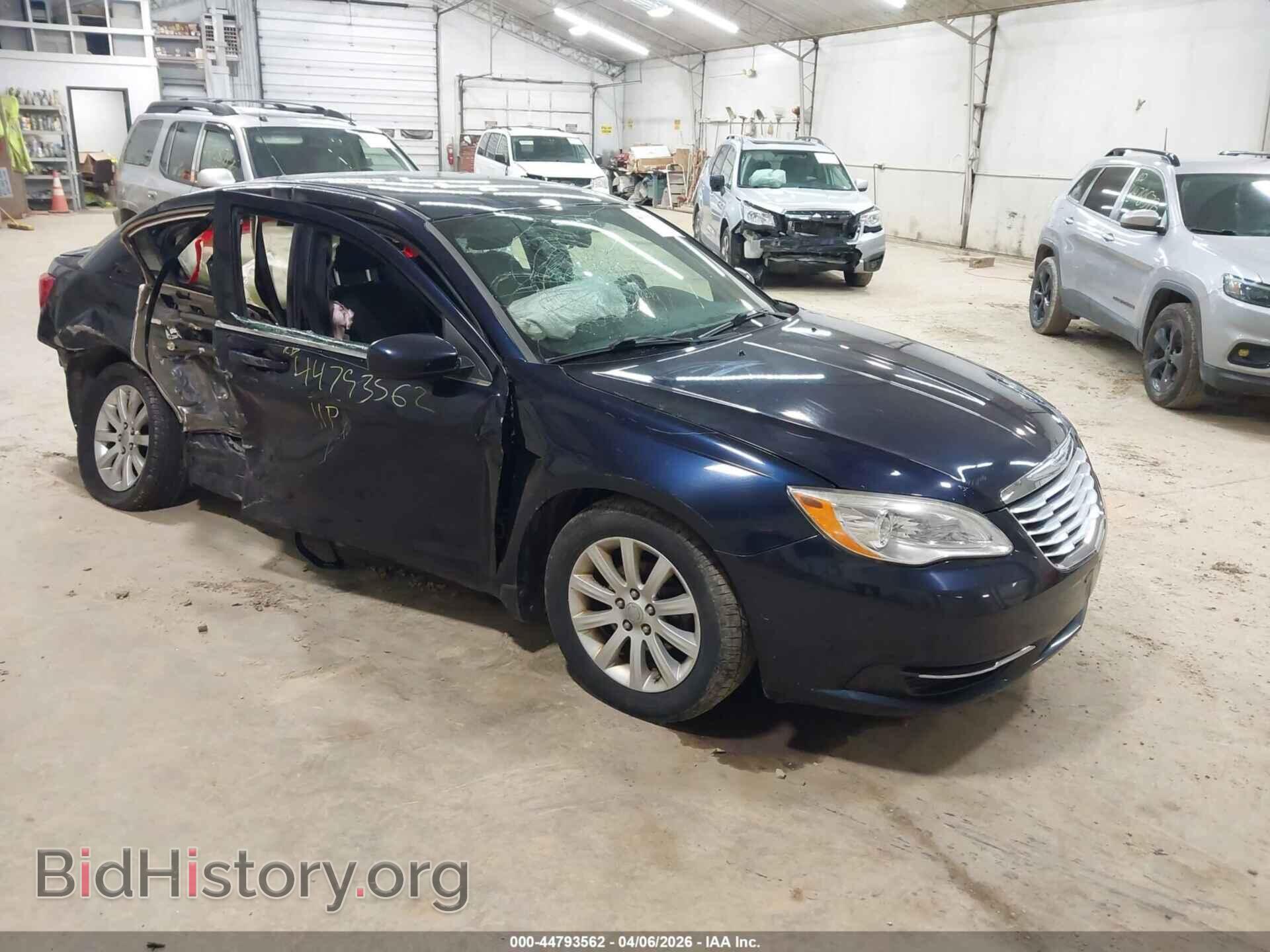 Photo 1C3BC1FB8BN537885 - CHRYSLER 200 2011