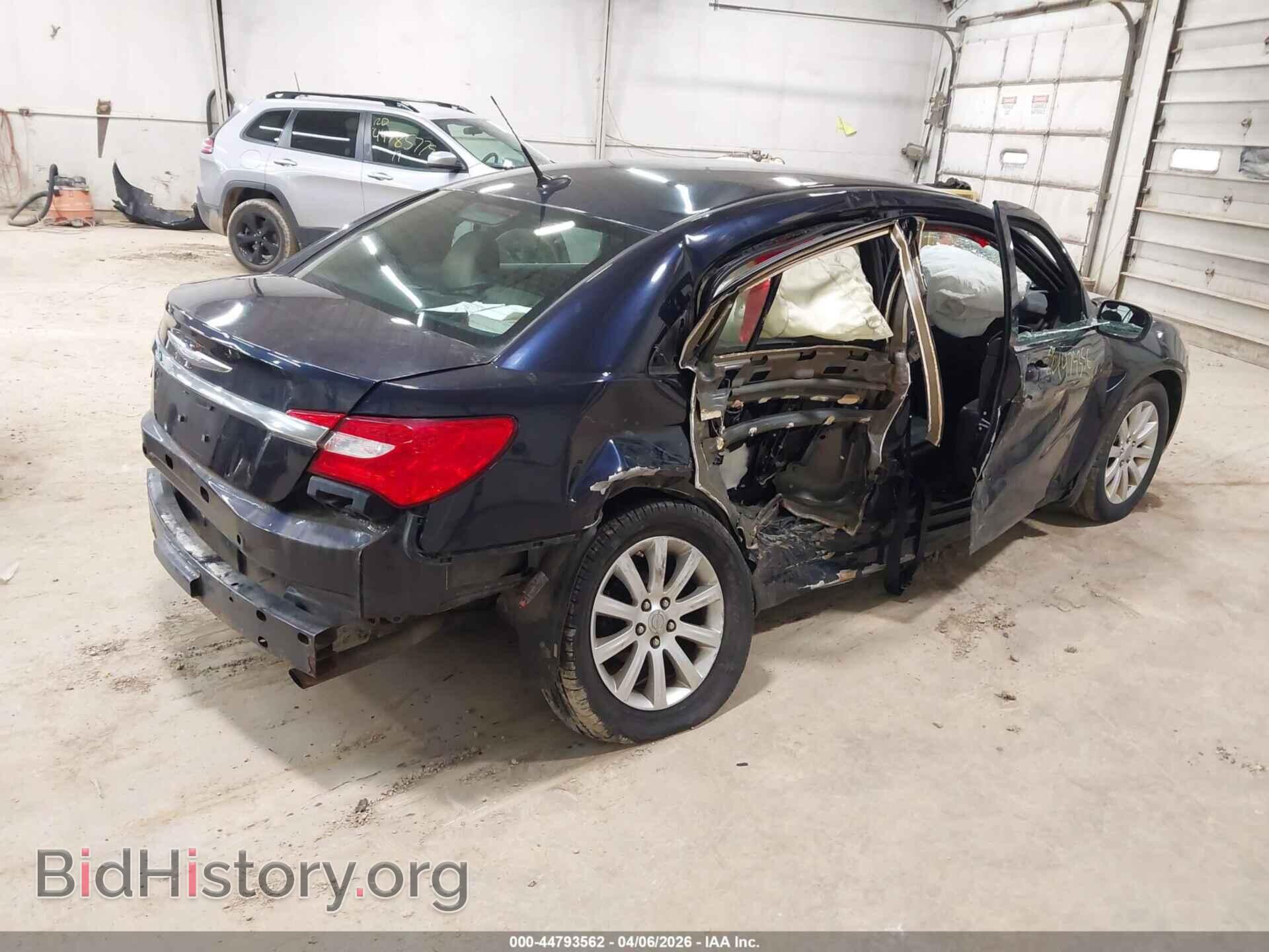 2011 CHRYSLER 200 - VIN: 1C3BC1FB8BN537885 - Фото 4